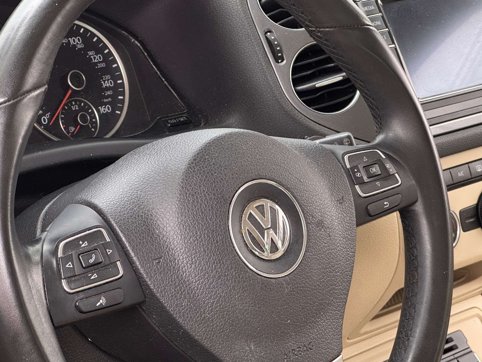 Thumbnail: 2016 Volkswagen Tiguan - 5
