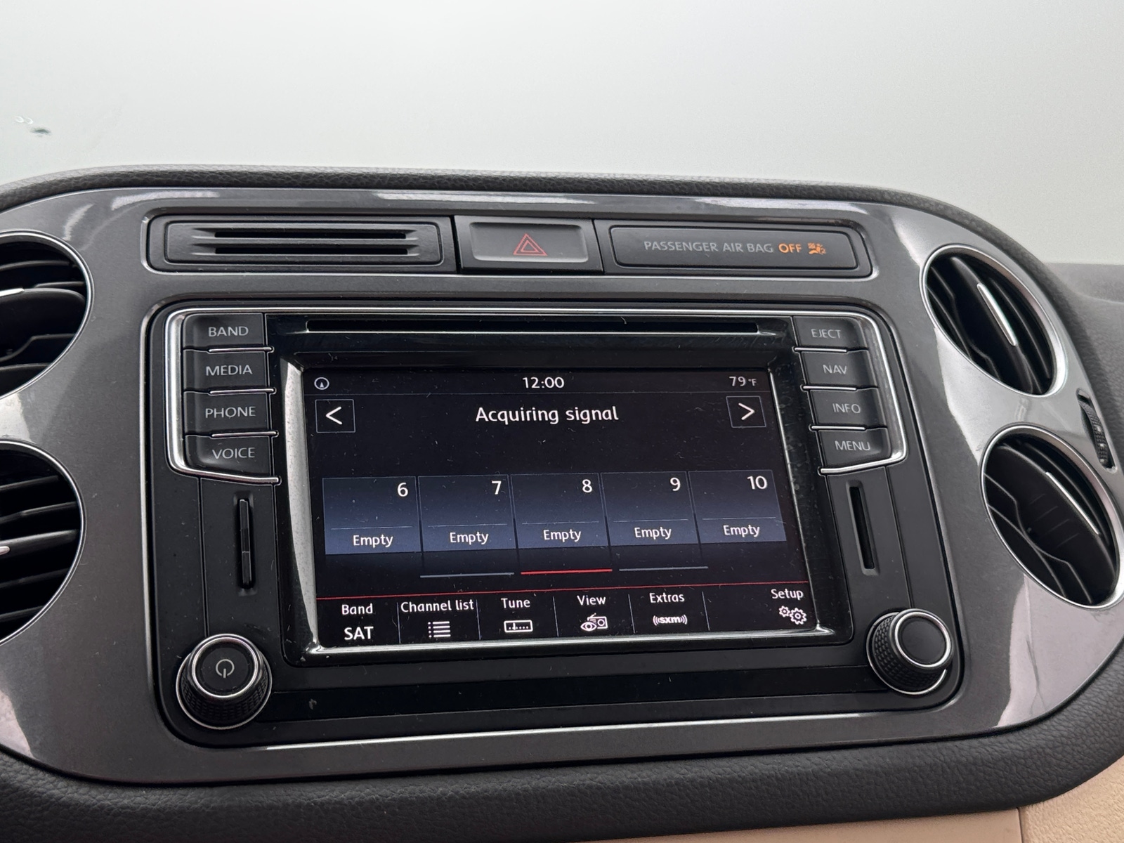 Thumbnail: 2016 Volkswagen Tiguan - 4