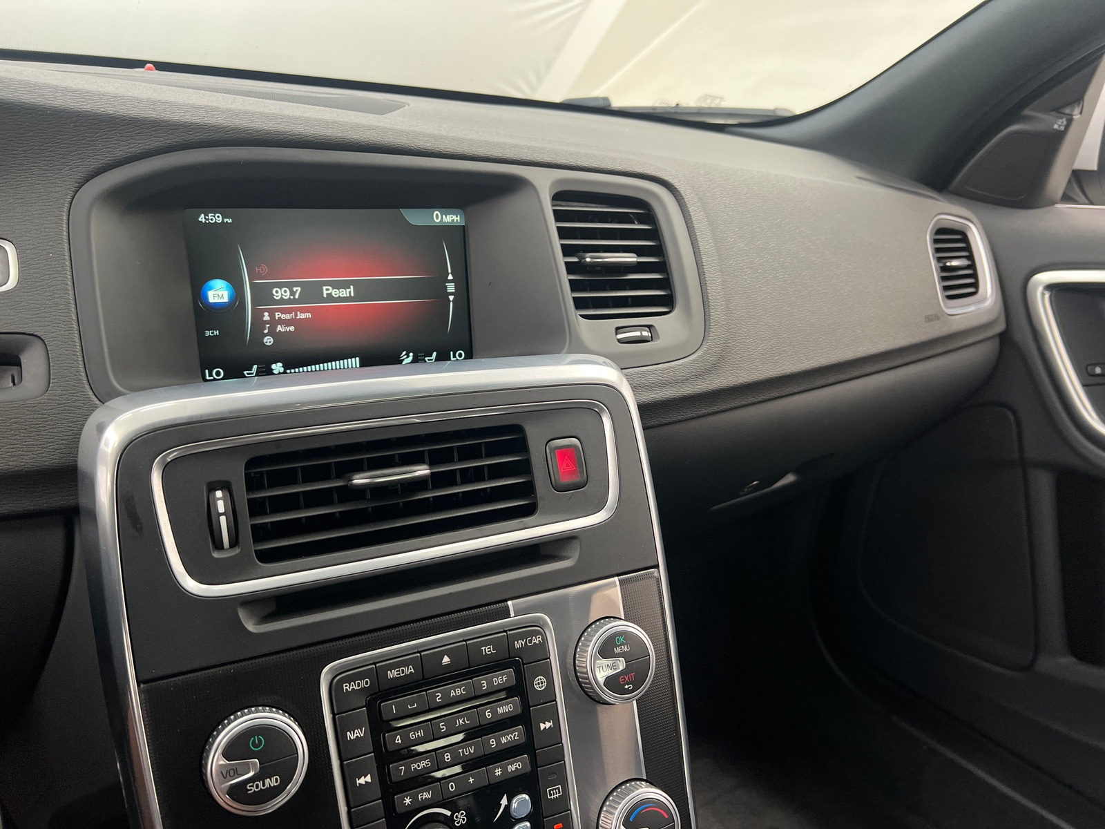 Thumbnail: 2016 Volvo S60 - 3