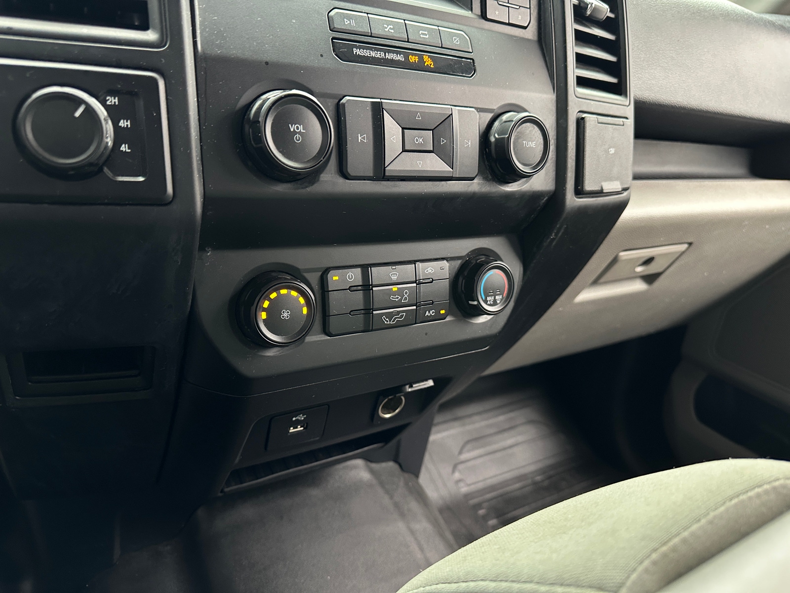 Thumbnail: 2019 Ford Econoline - 4