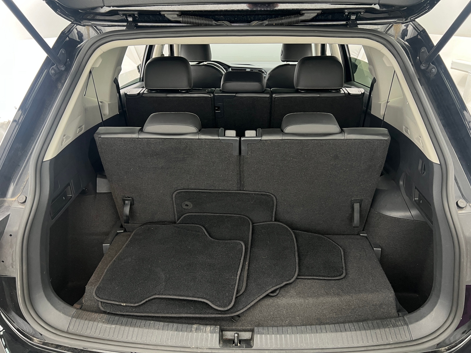 Thumbnail: 2021 Volkswagen Tiguan - 6