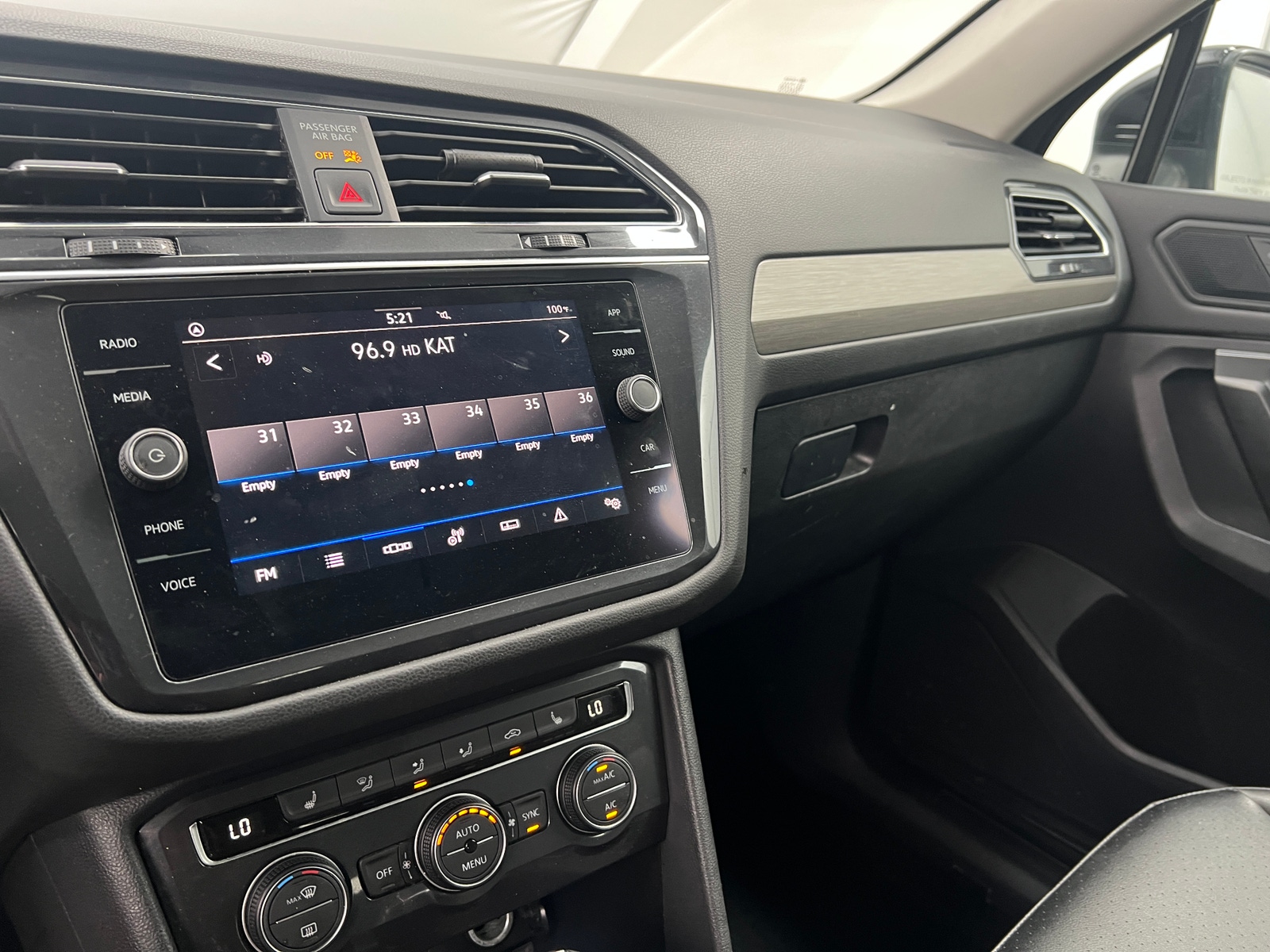 Thumbnail: 2021 Volkswagen Tiguan - 3