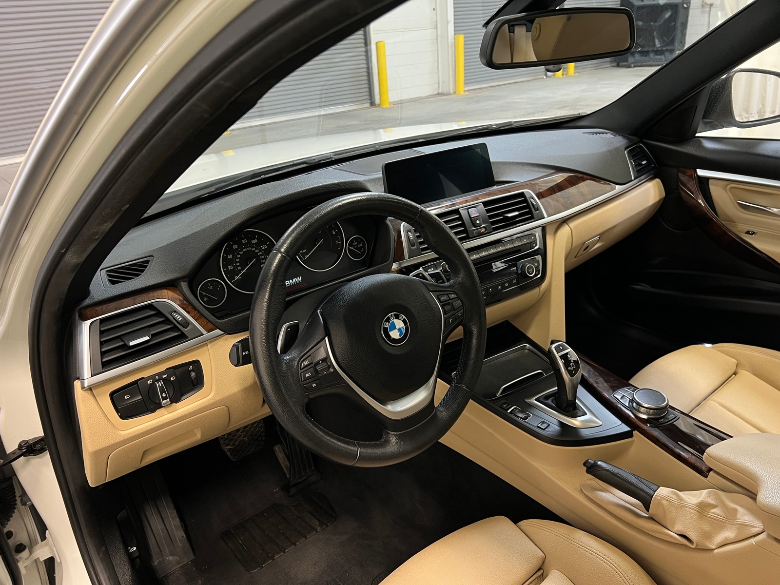 Thumbnail: 2017 BMW 3 Series - 2