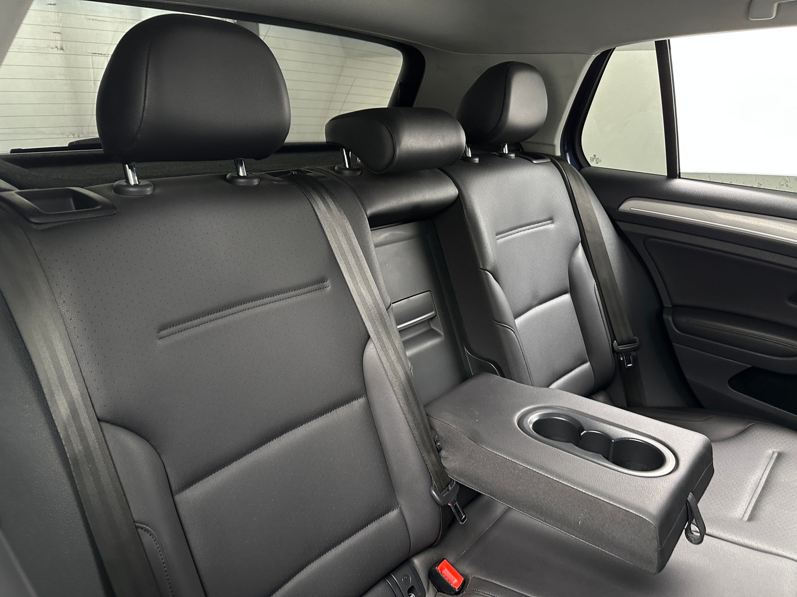 Thumbnail: 2016 Volkswagen e-Golf - 5