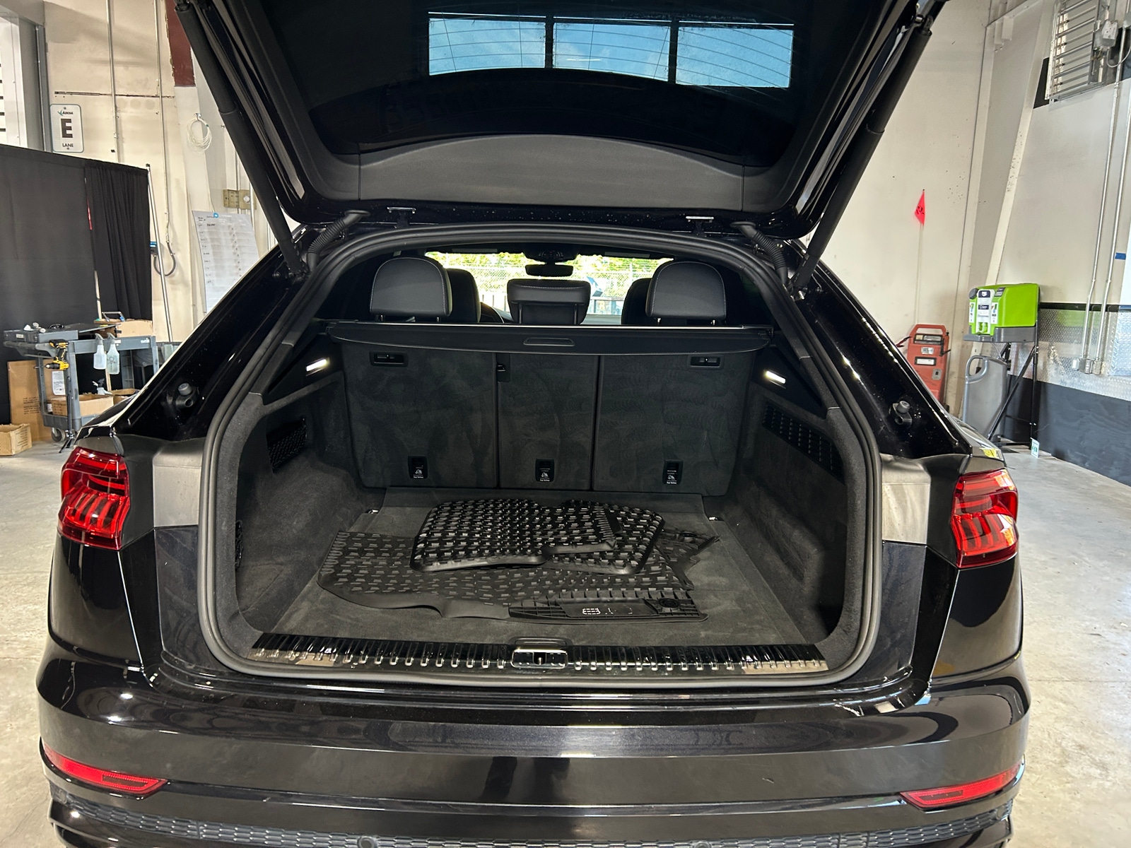 Thumbnail: 2021 Audi Q8 - 6