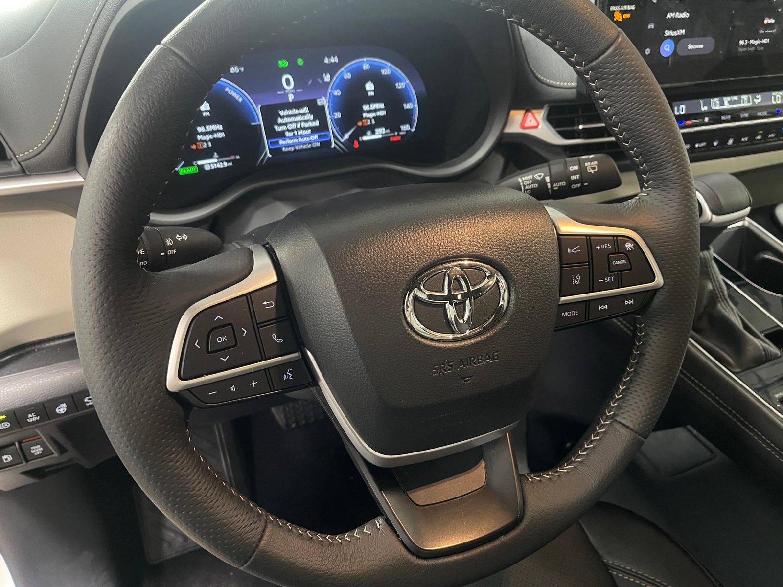 Thumbnail: 2025 Toyota Sienna - 4