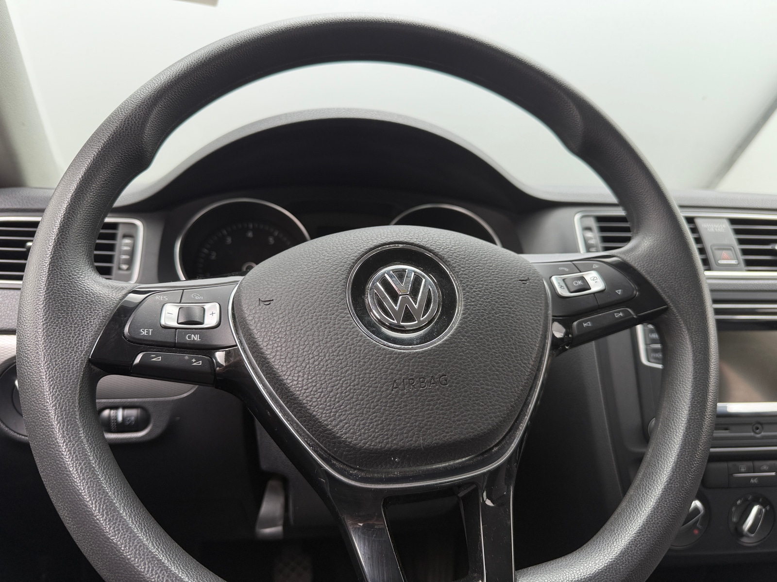 Thumbnail: 2017 Volkswagen Jetta - 5