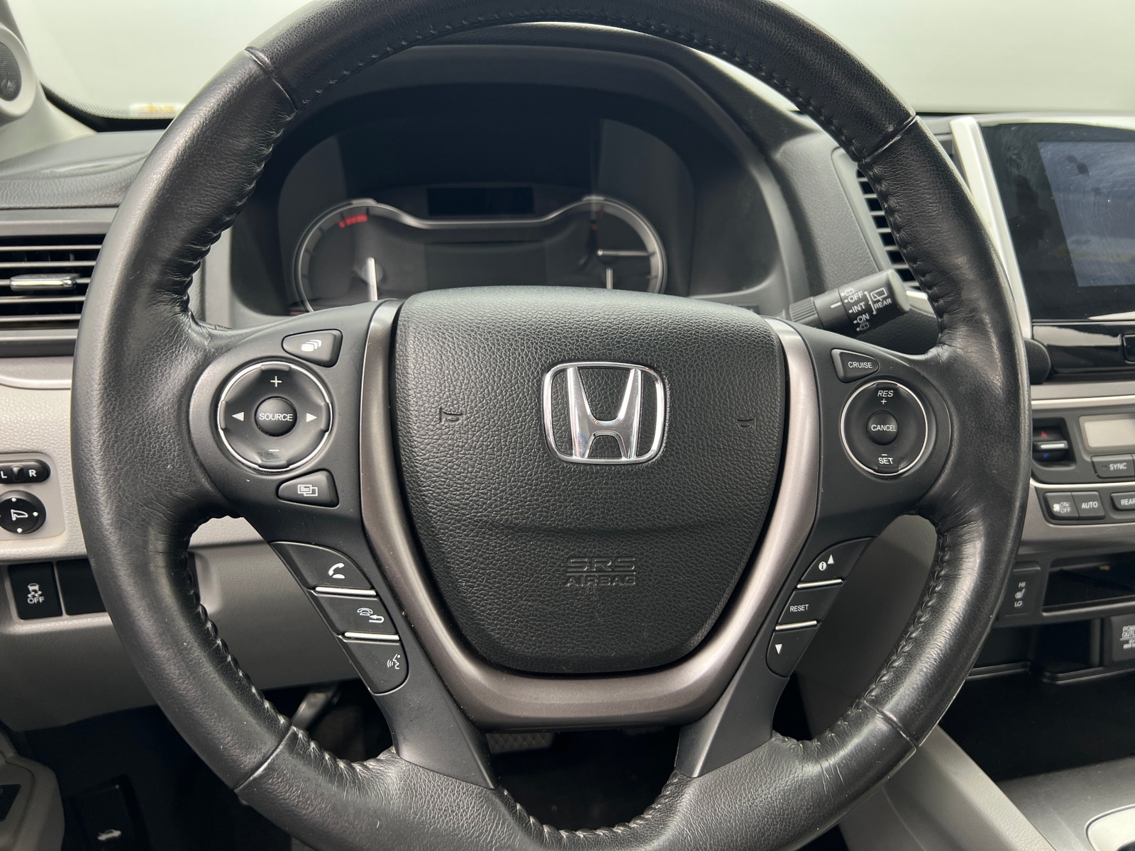 Thumbnail: 2017 Honda Pilot - 4
