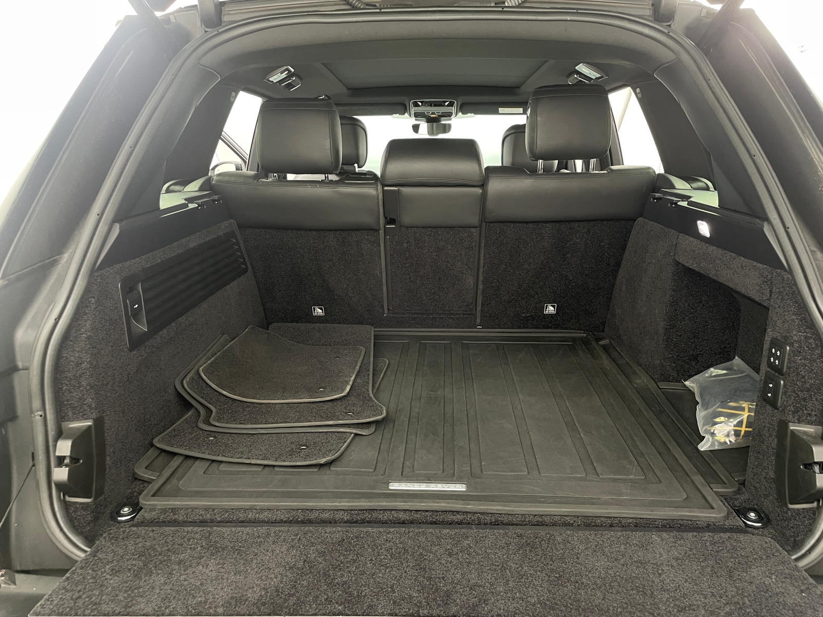 Thumbnail: 2019 Land Rover Range Rover - 6