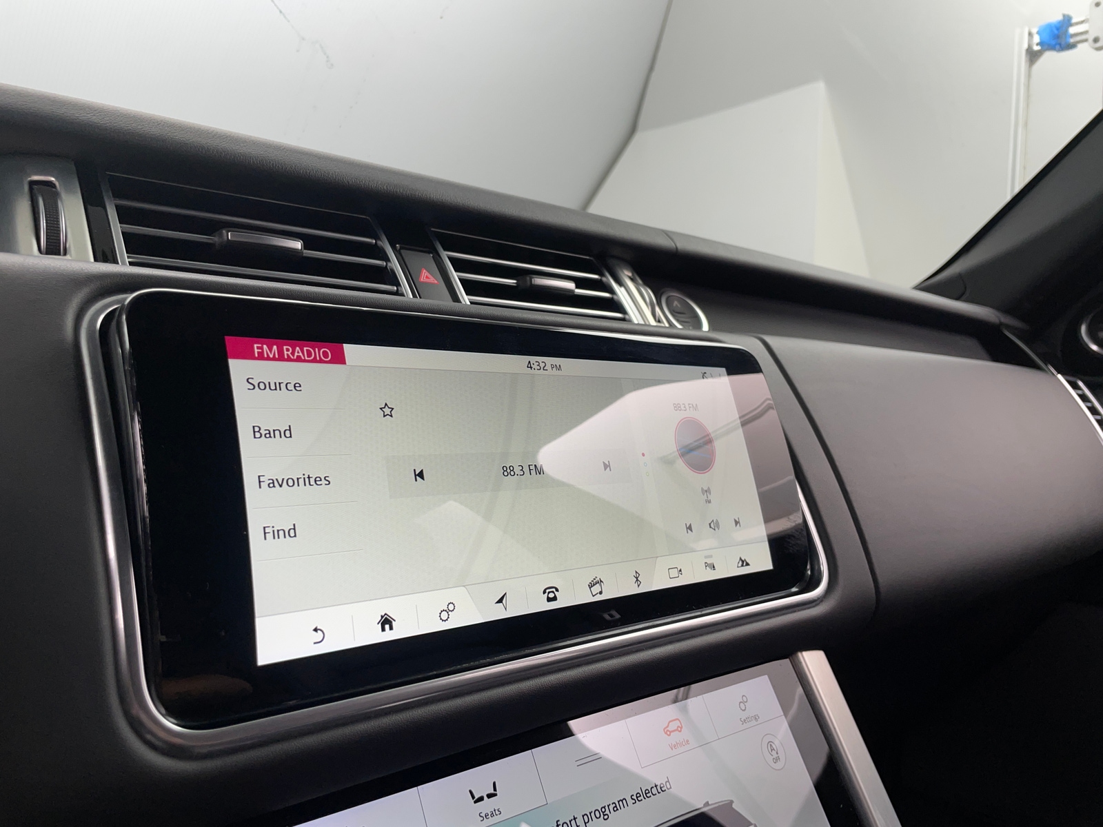 Thumbnail: 2019 Land Rover Range Rover - 3