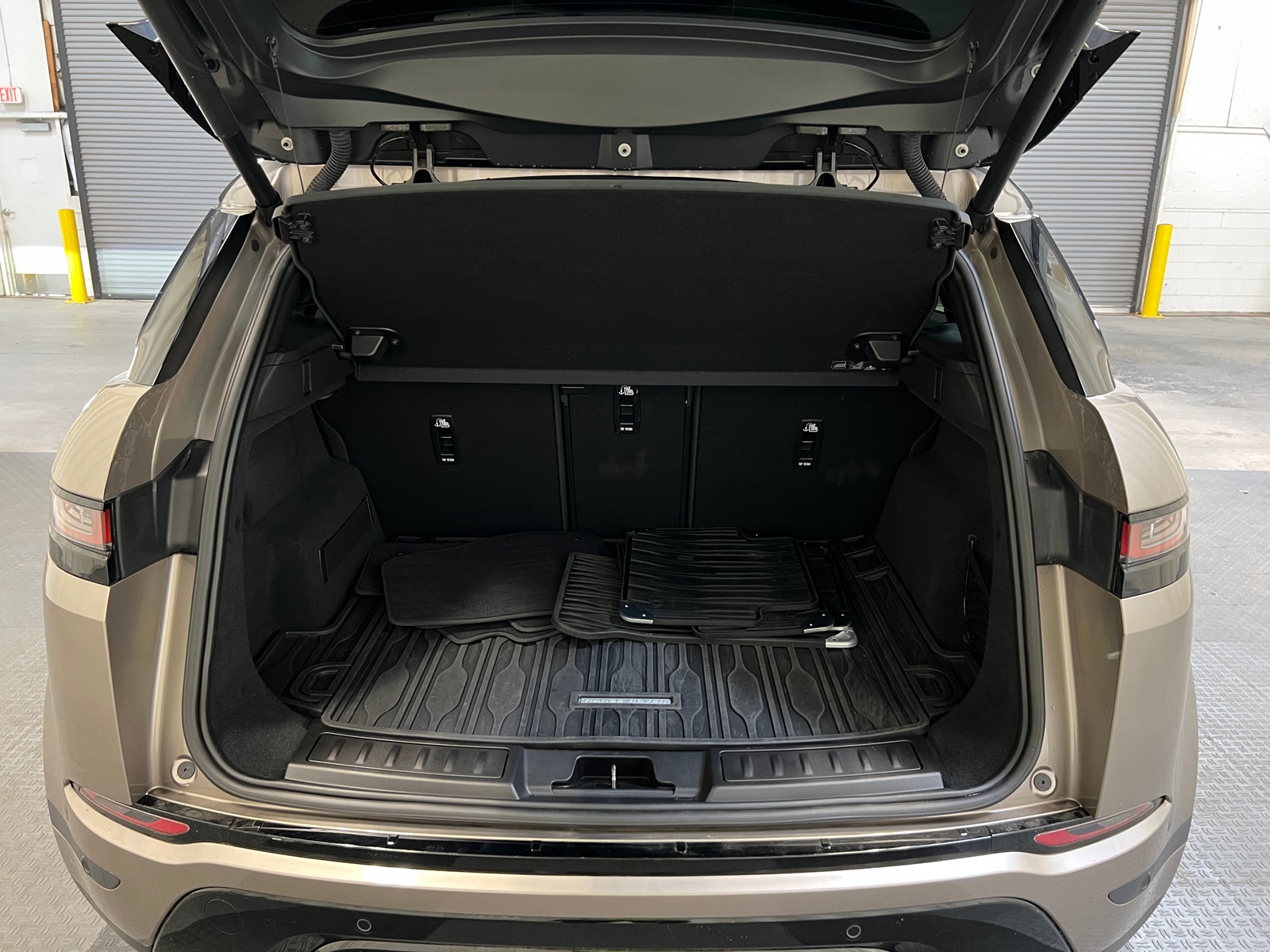 Thumbnail: 2021 Land Rover Range Rover Evoque - 6