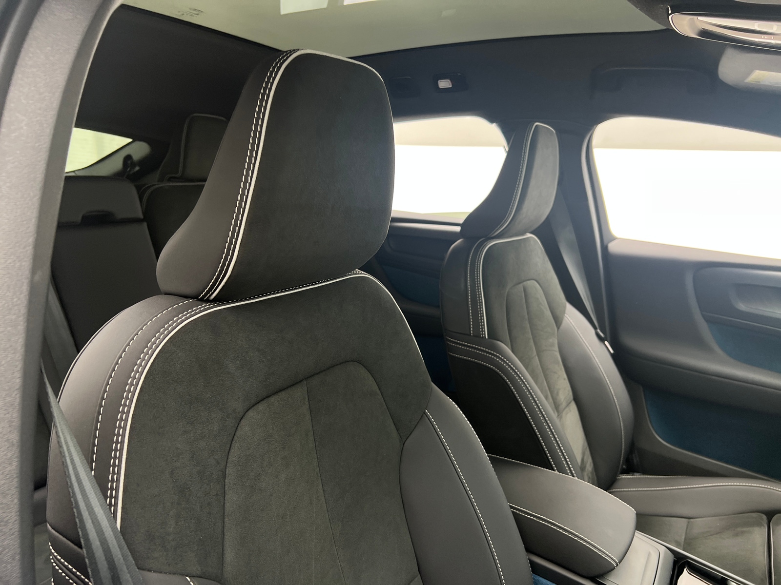 Thumbnail: 2023 Volvo C40 - 2