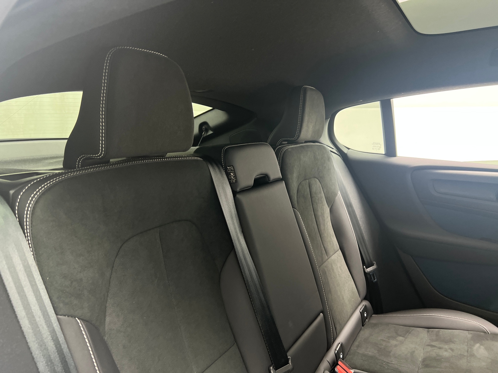 Thumbnail: 2023 Volvo C40 - 6
