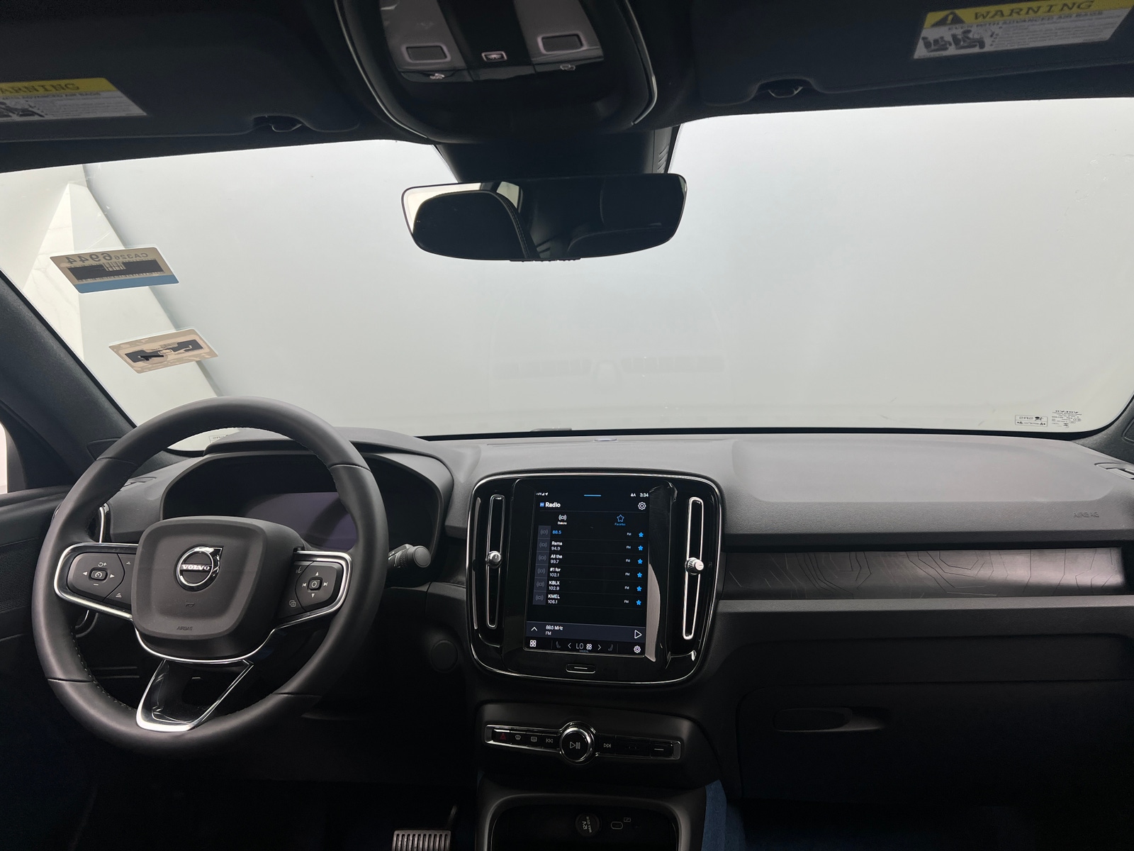 Thumbnail: 2023 Volvo C40 - 3