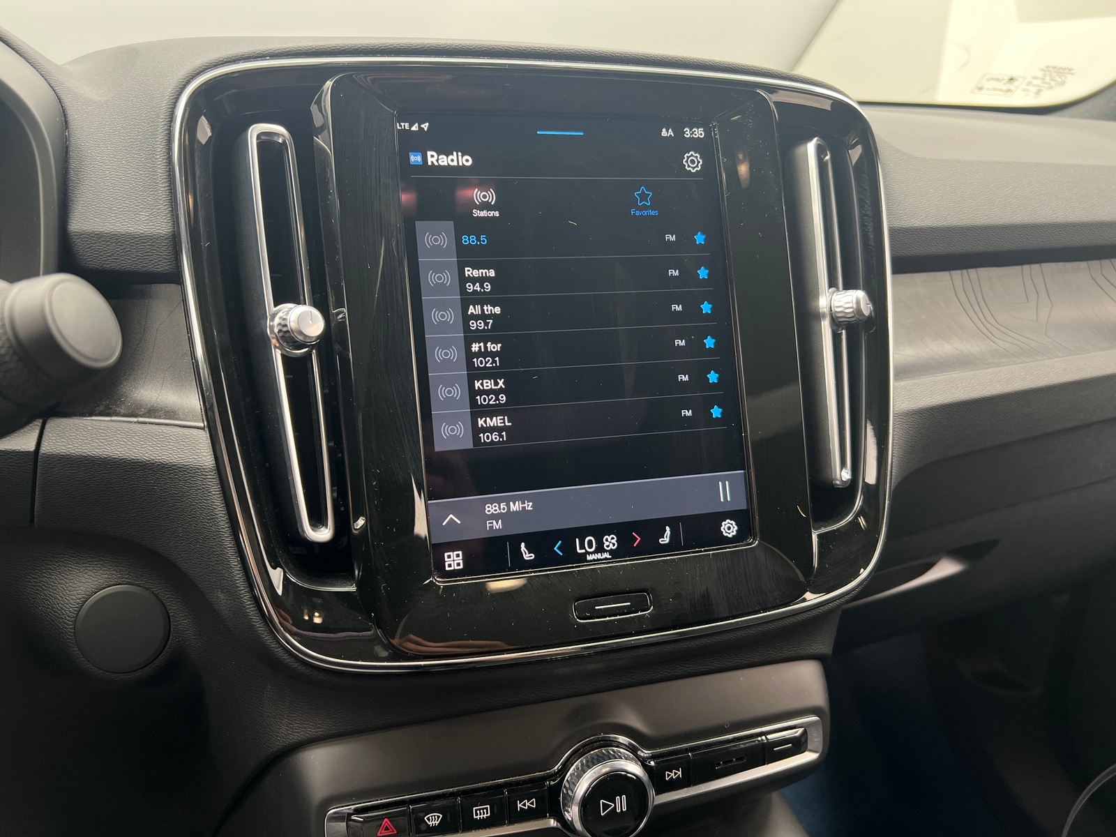 Thumbnail: 2023 Volvo C40 - 4