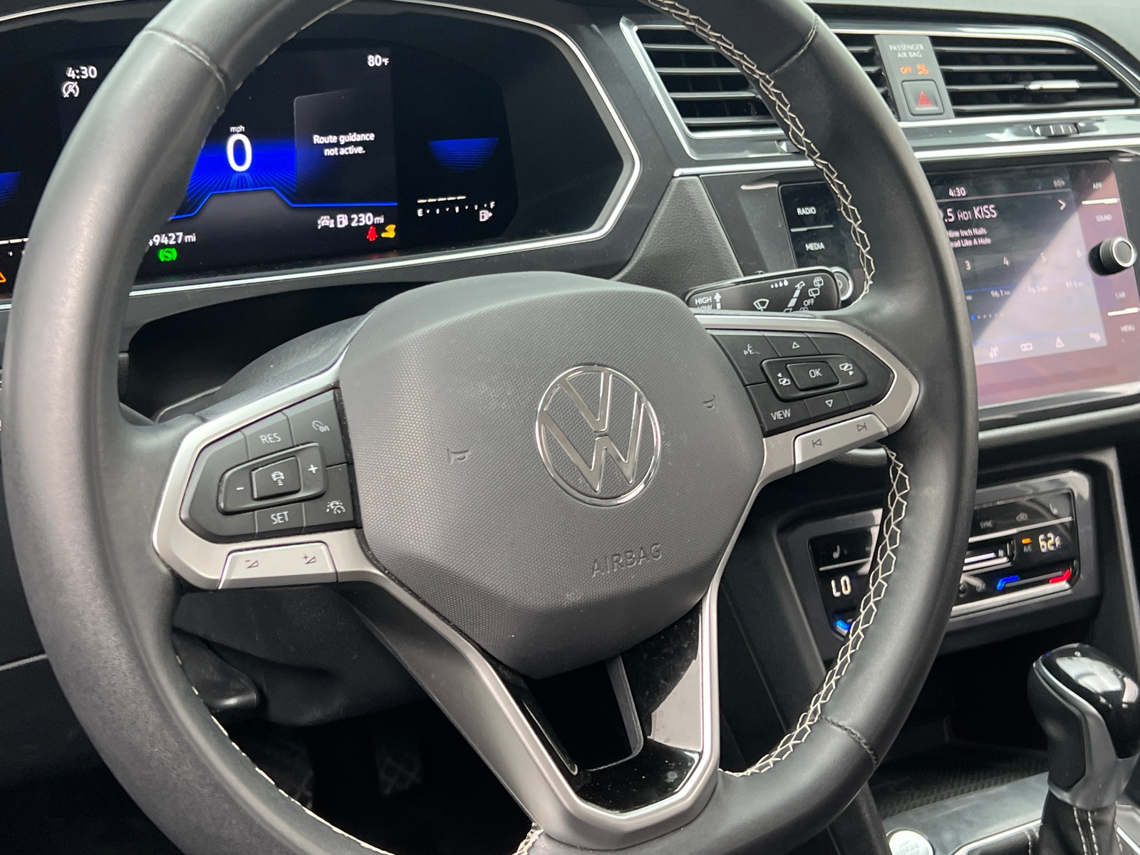 Thumbnail: 2022 Volkswagen Tiguan - 4