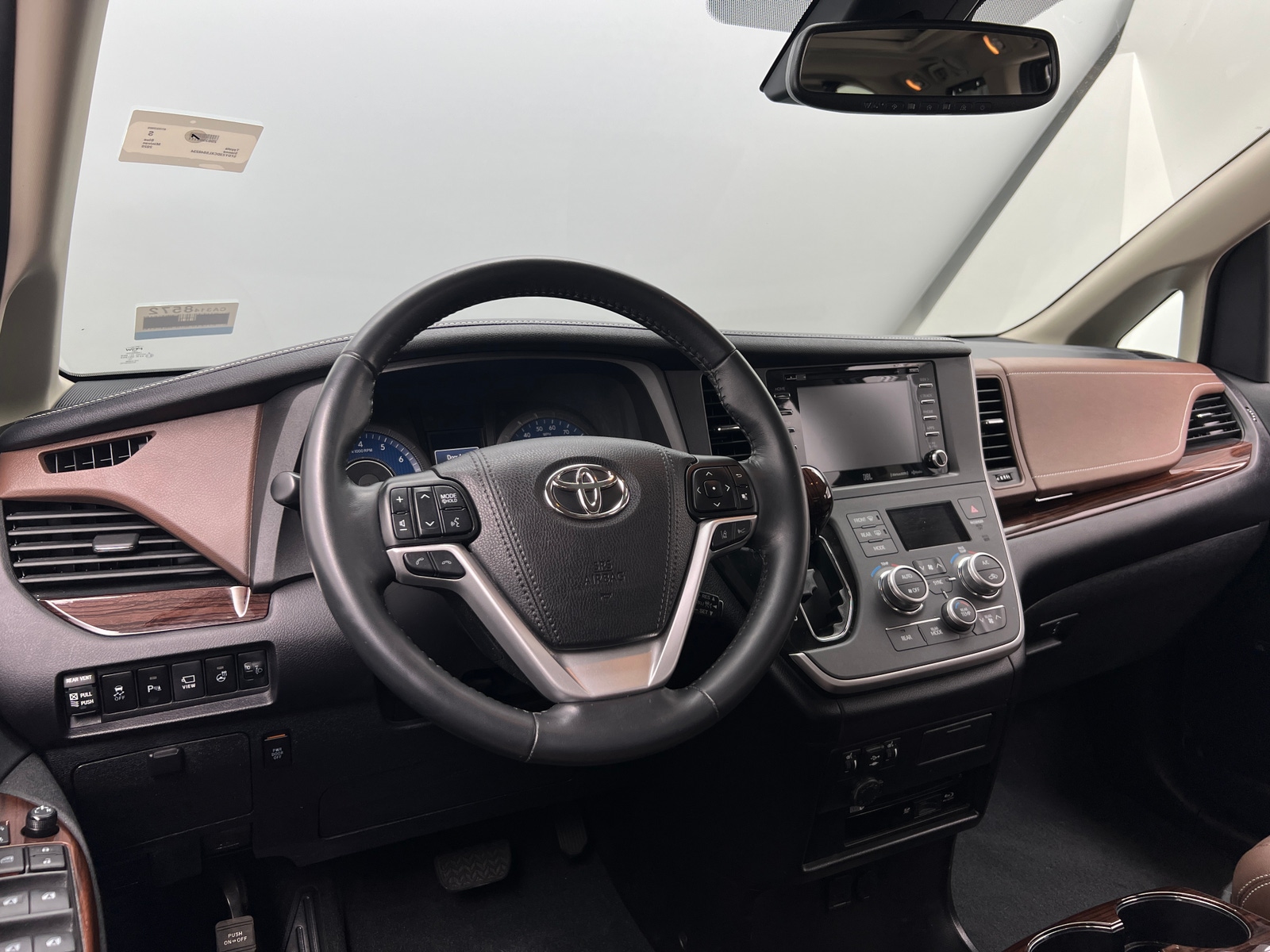 Thumbnail: 2020 Toyota Sienna - 2
