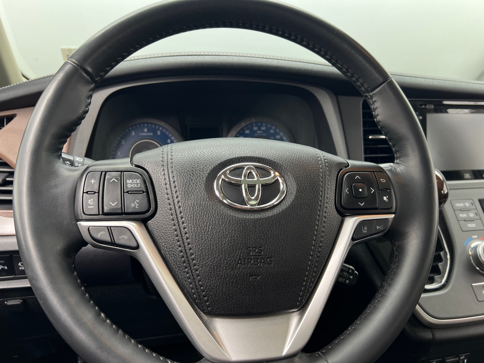 Thumbnail: 2020 Toyota Sienna - 4