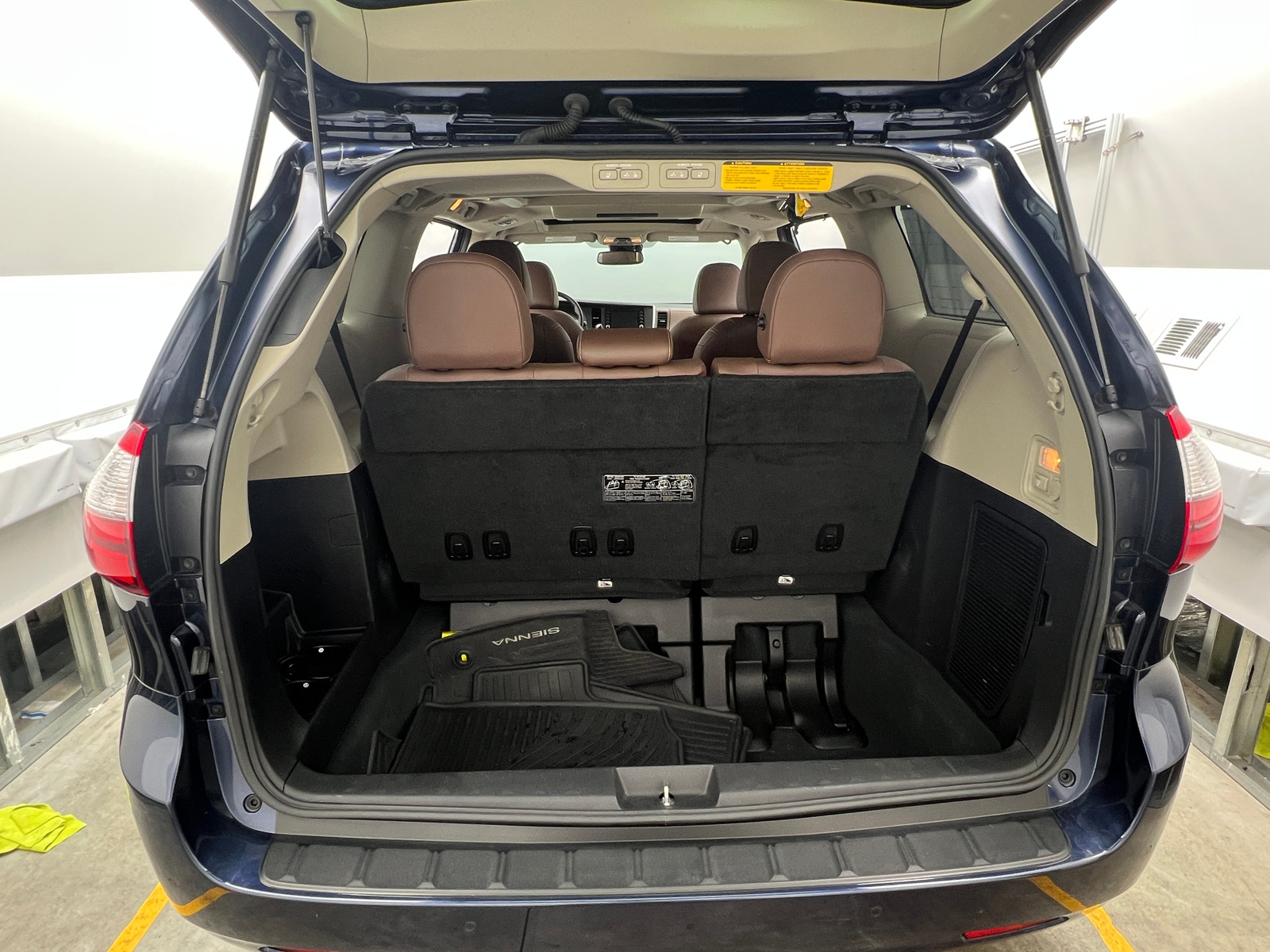 Thumbnail: 2020 Toyota Sienna - 6