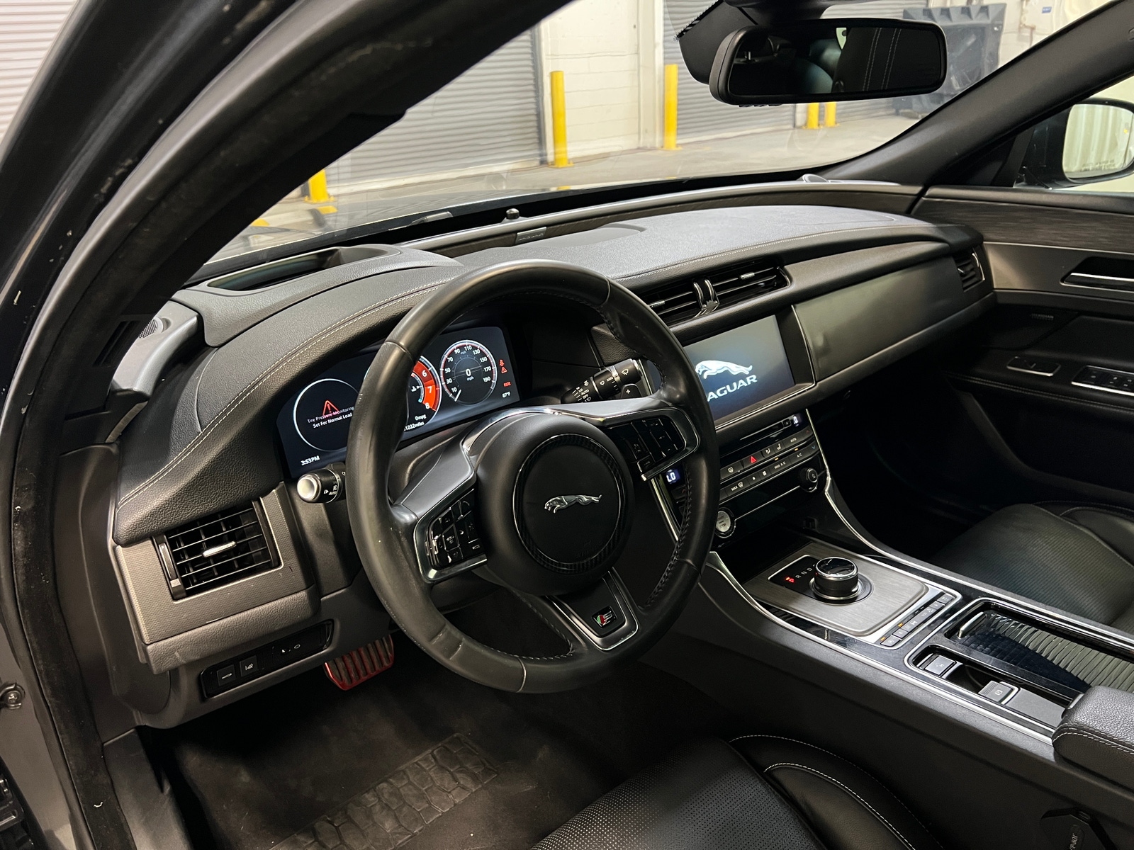 Thumbnail: 2017 Jaguar XF - 2