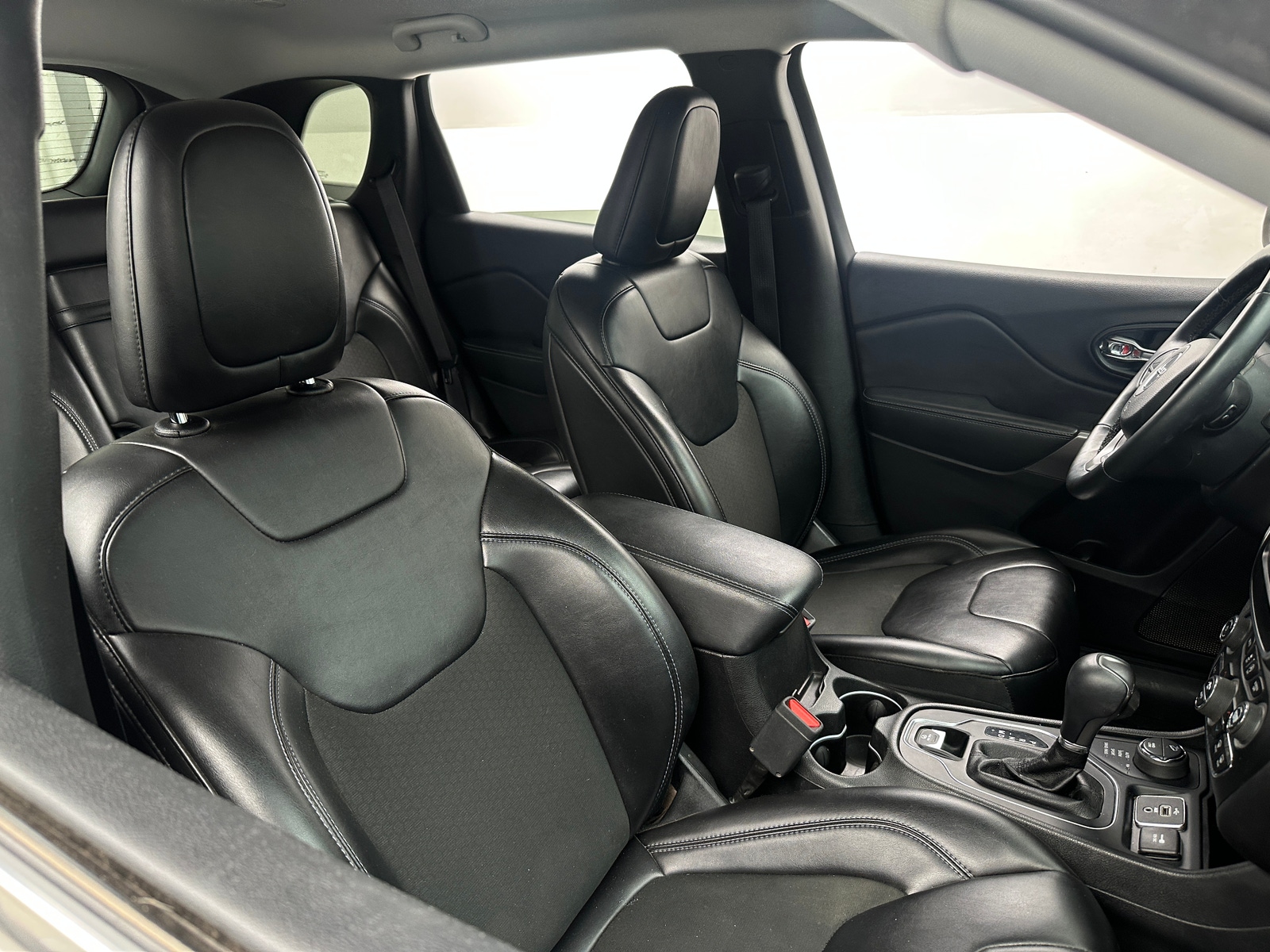 Thumbnail: 2019 Jeep Cherokee - 2