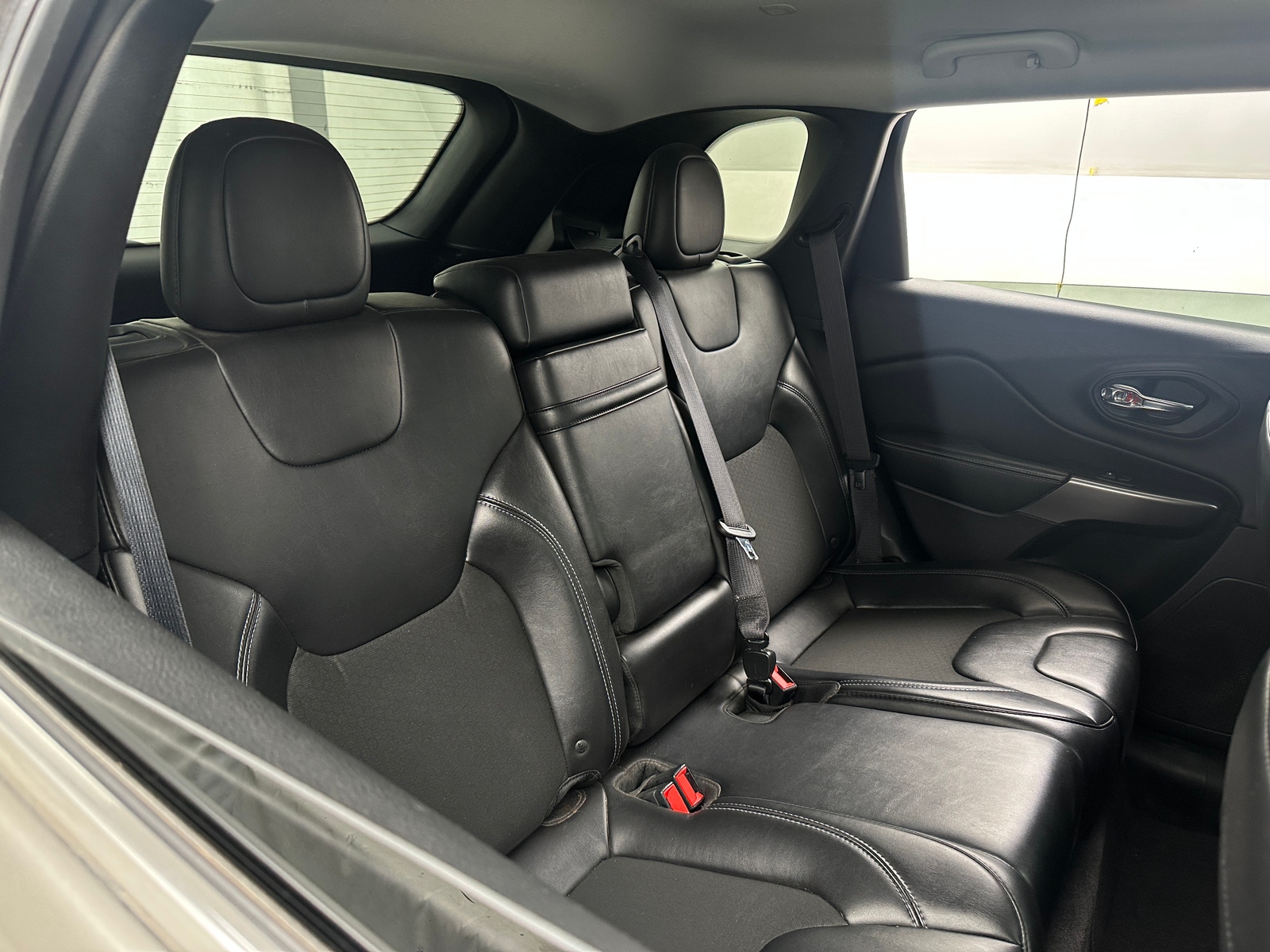 Thumbnail: 2019 Jeep Cherokee - 6