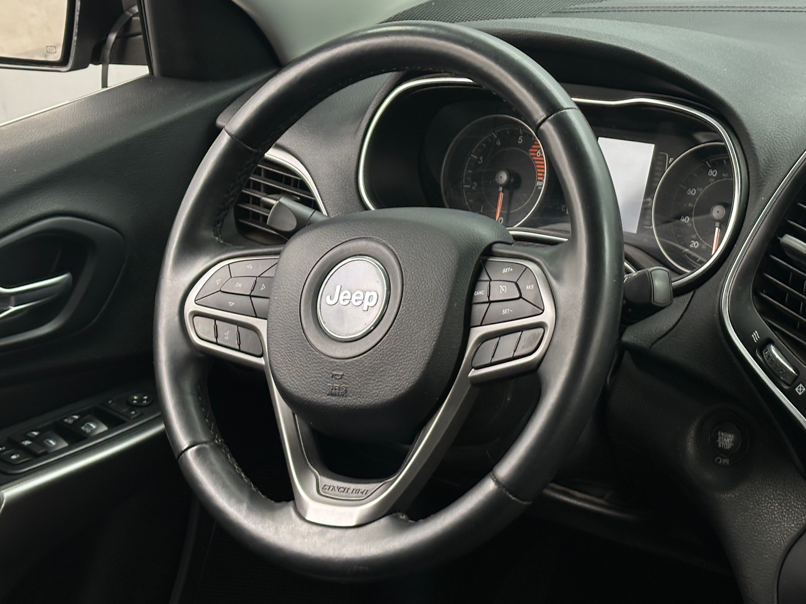 Thumbnail: 2019 Jeep Cherokee - 5