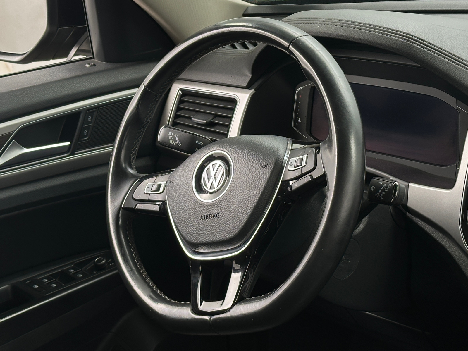 Thumbnail: 2019 Volkswagen Atlas - 4
