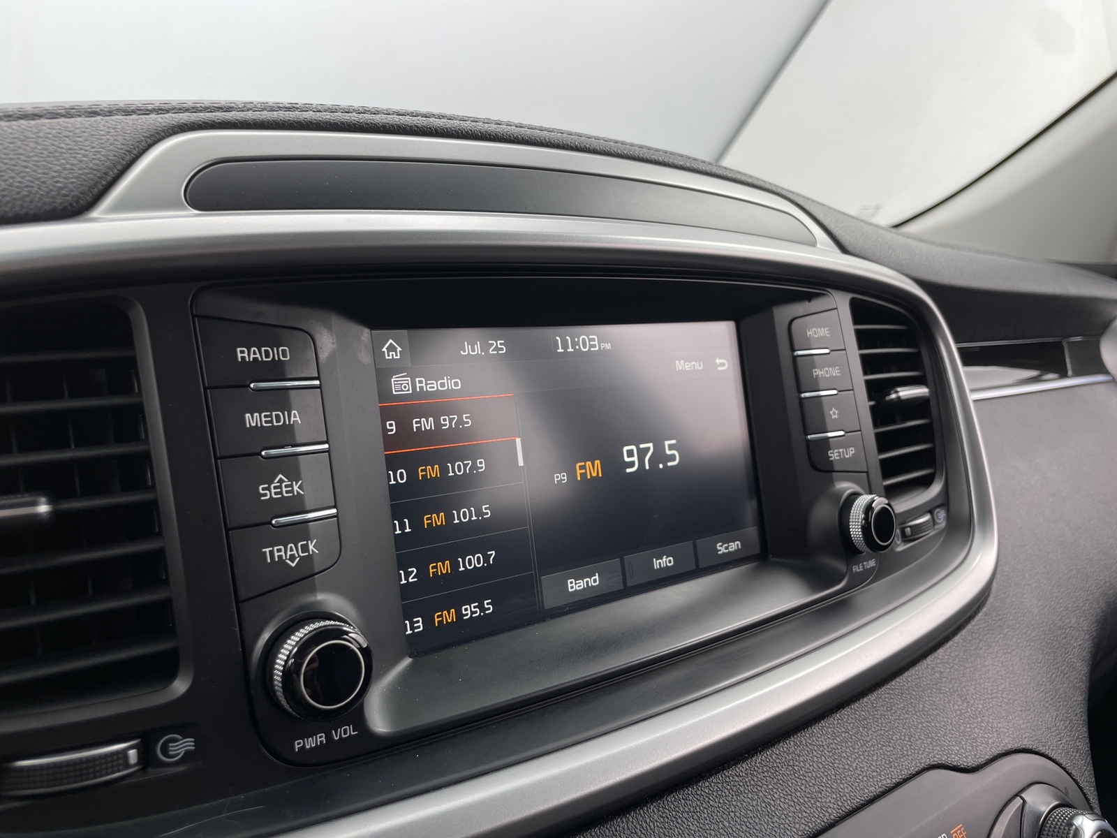 Thumbnail: 2020 Kia Sorento - 4