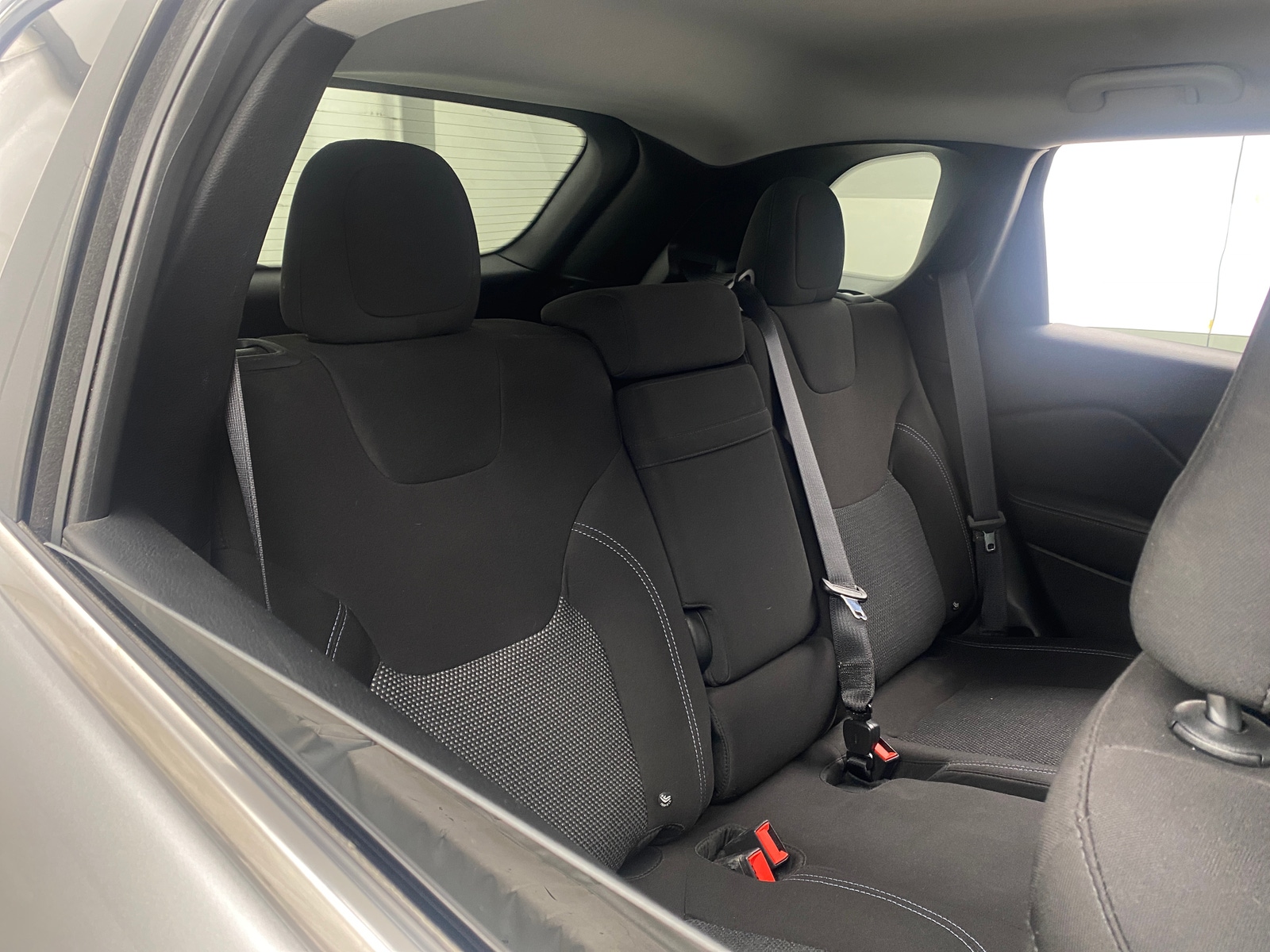 Thumbnail: 2019 Jeep Cherokee - 6