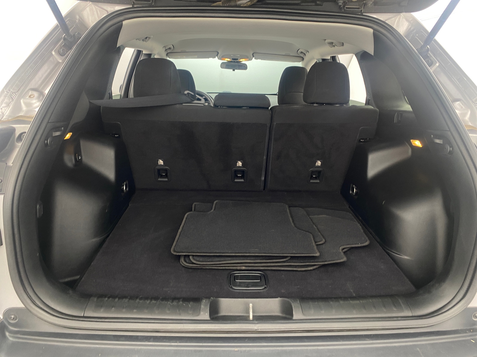 Thumbnail: 2019 Jeep Cherokee - 7