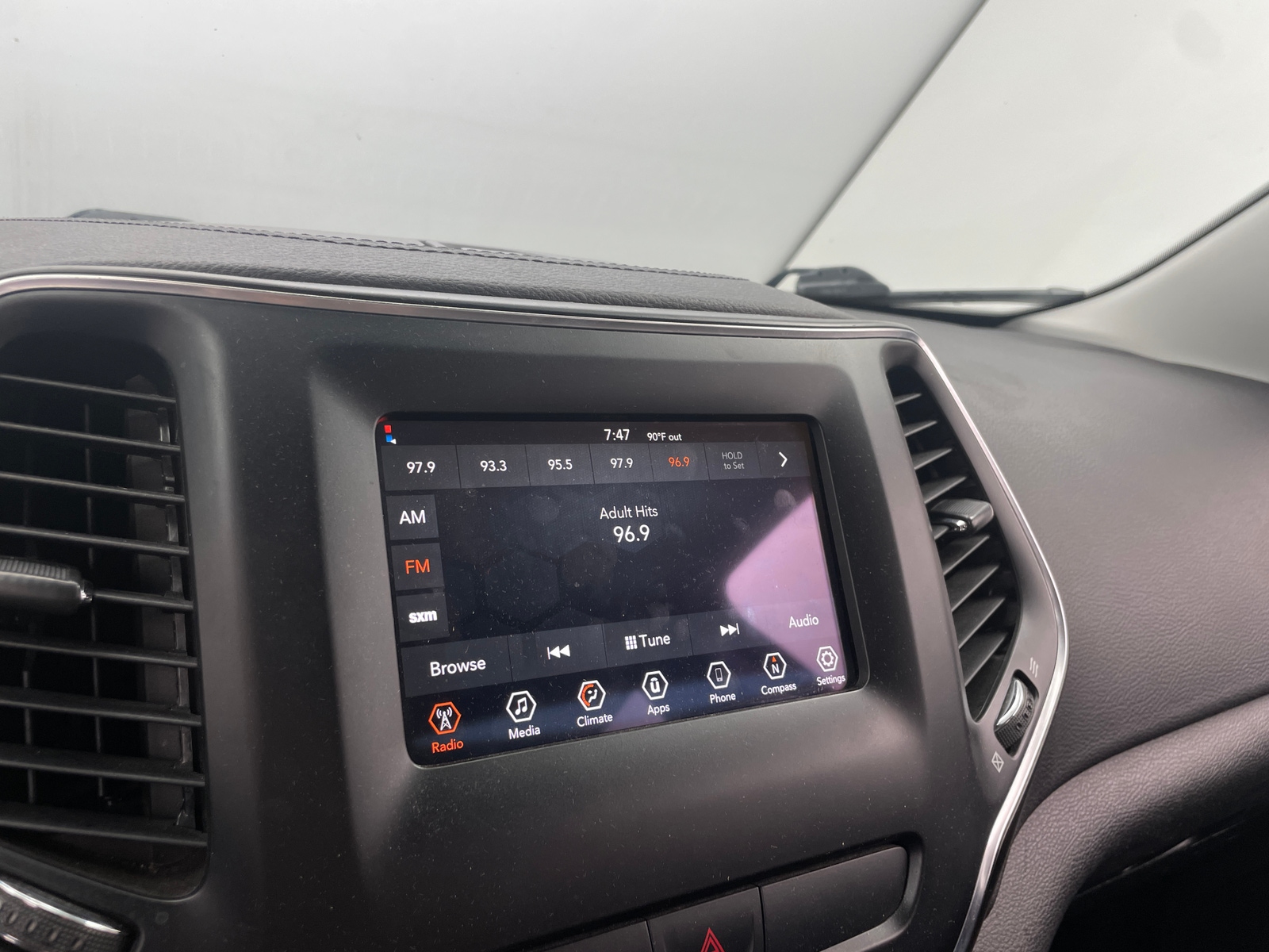 Thumbnail: 2019 Jeep Cherokee - 4