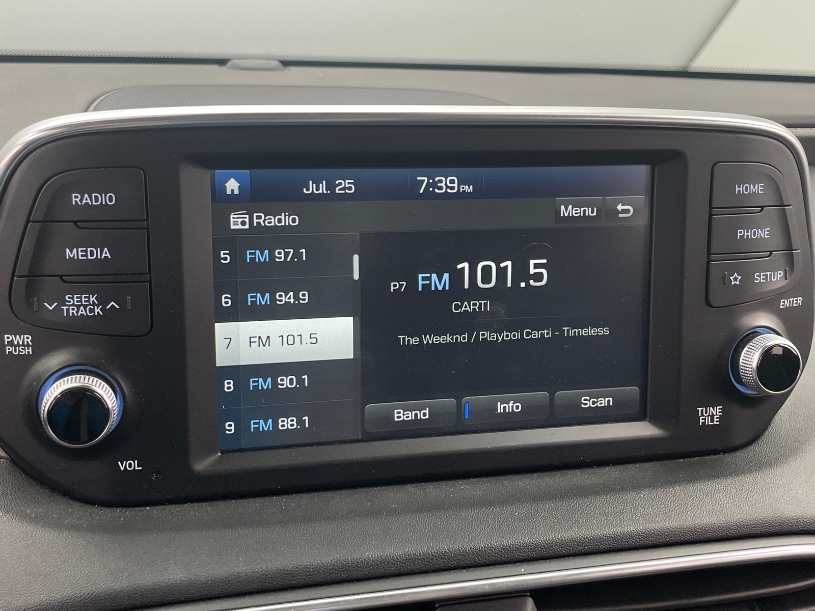 Thumbnail: 2019 Hyundai Santa Fe - 4