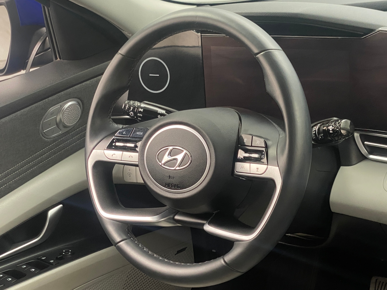Thumbnail: 2022 Hyundai Elantra - 4