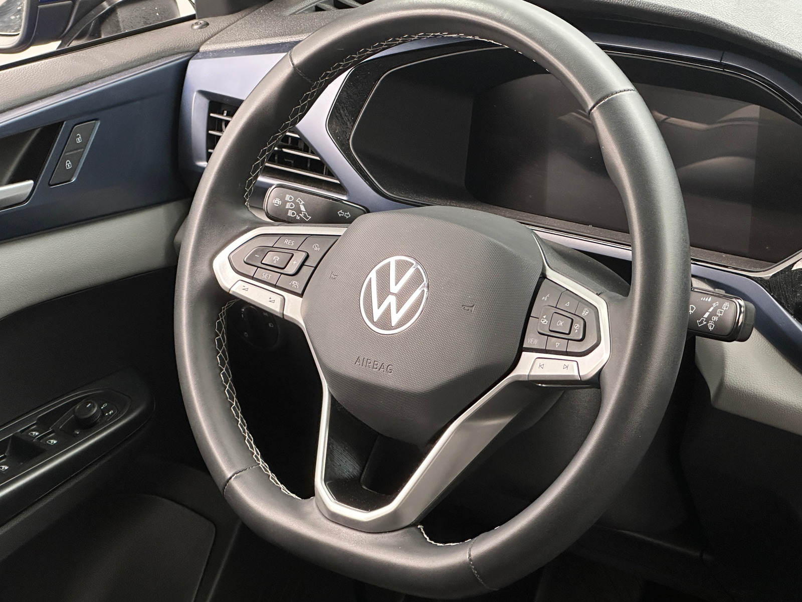 Thumbnail: 2023 Volkswagen Taos - 4