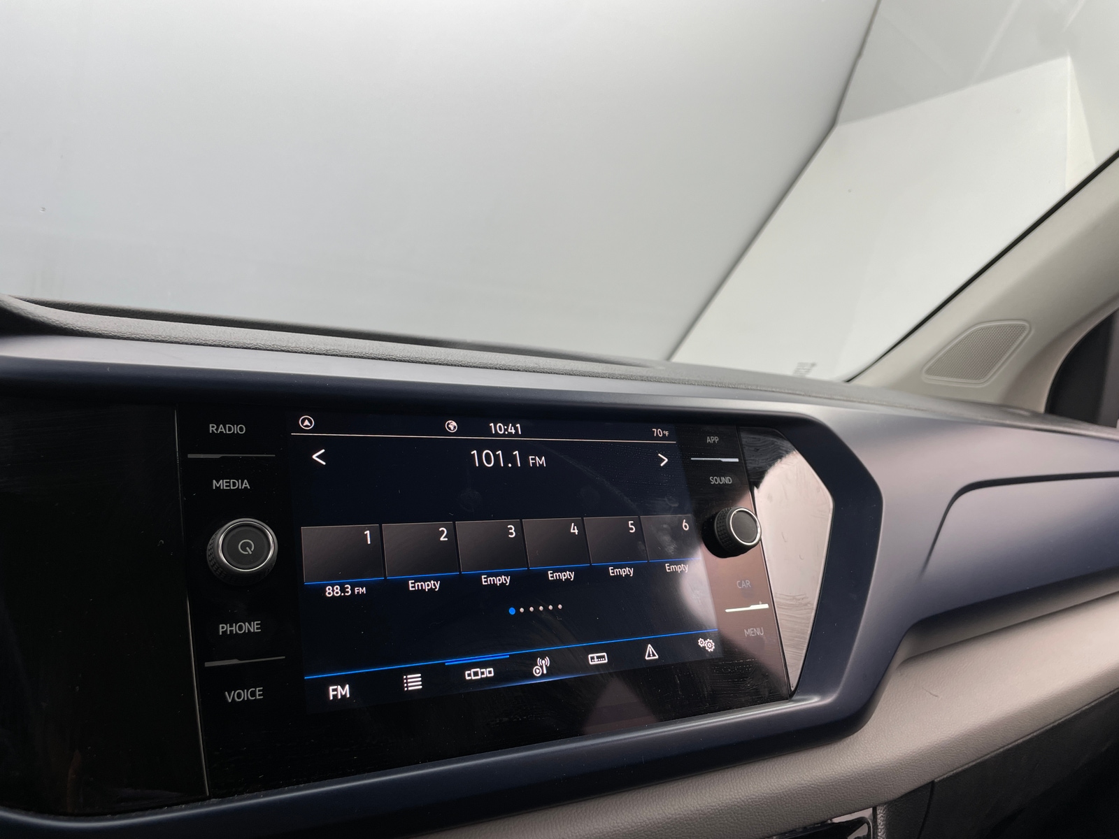 Thumbnail: 2023 Volkswagen Taos - 3