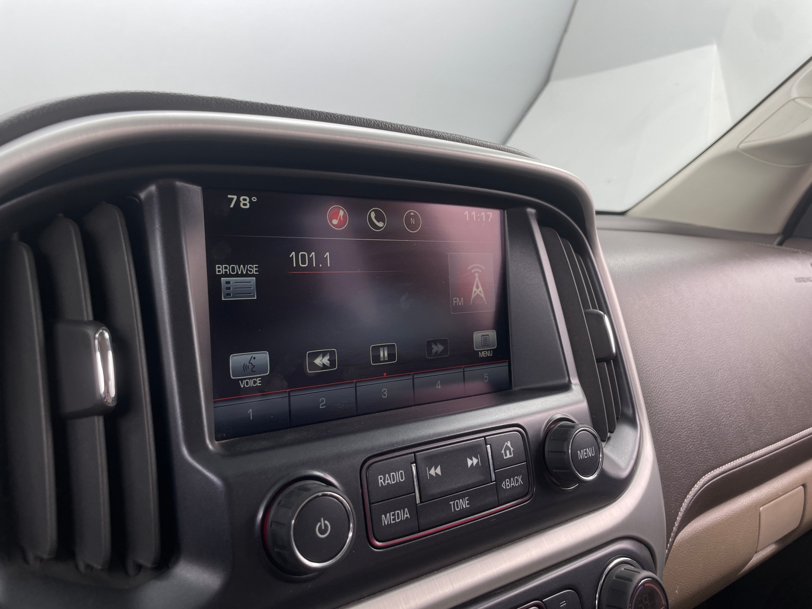 Thumbnail: 2015 GMC Canyon - 3