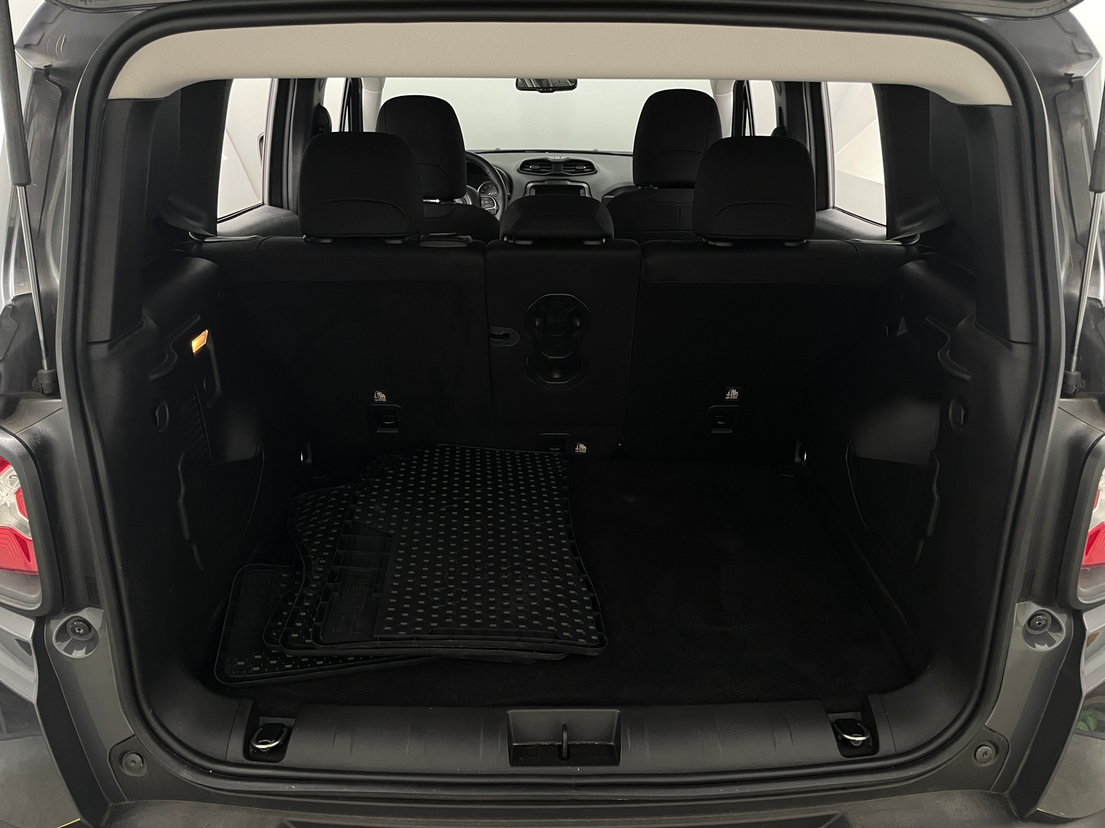 Thumbnail: 2022 Jeep Renegade - 7