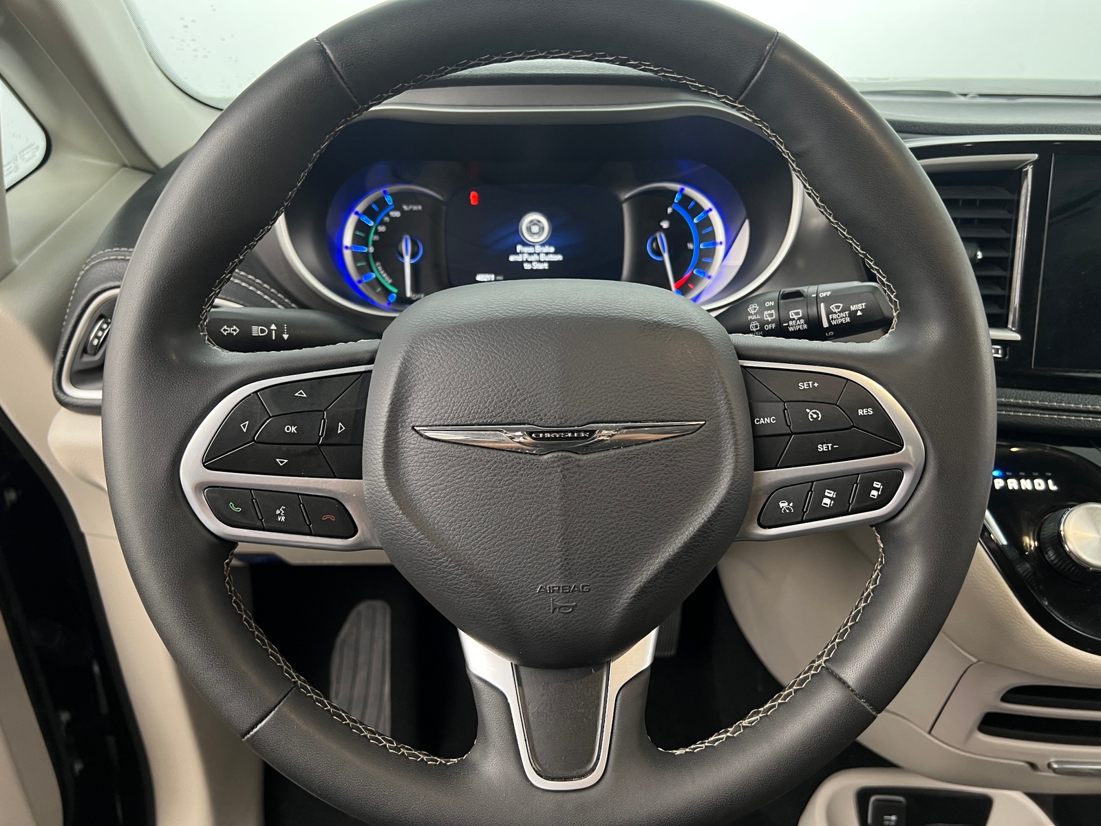 Thumbnail: 2023 Chrysler Pacifica - 4