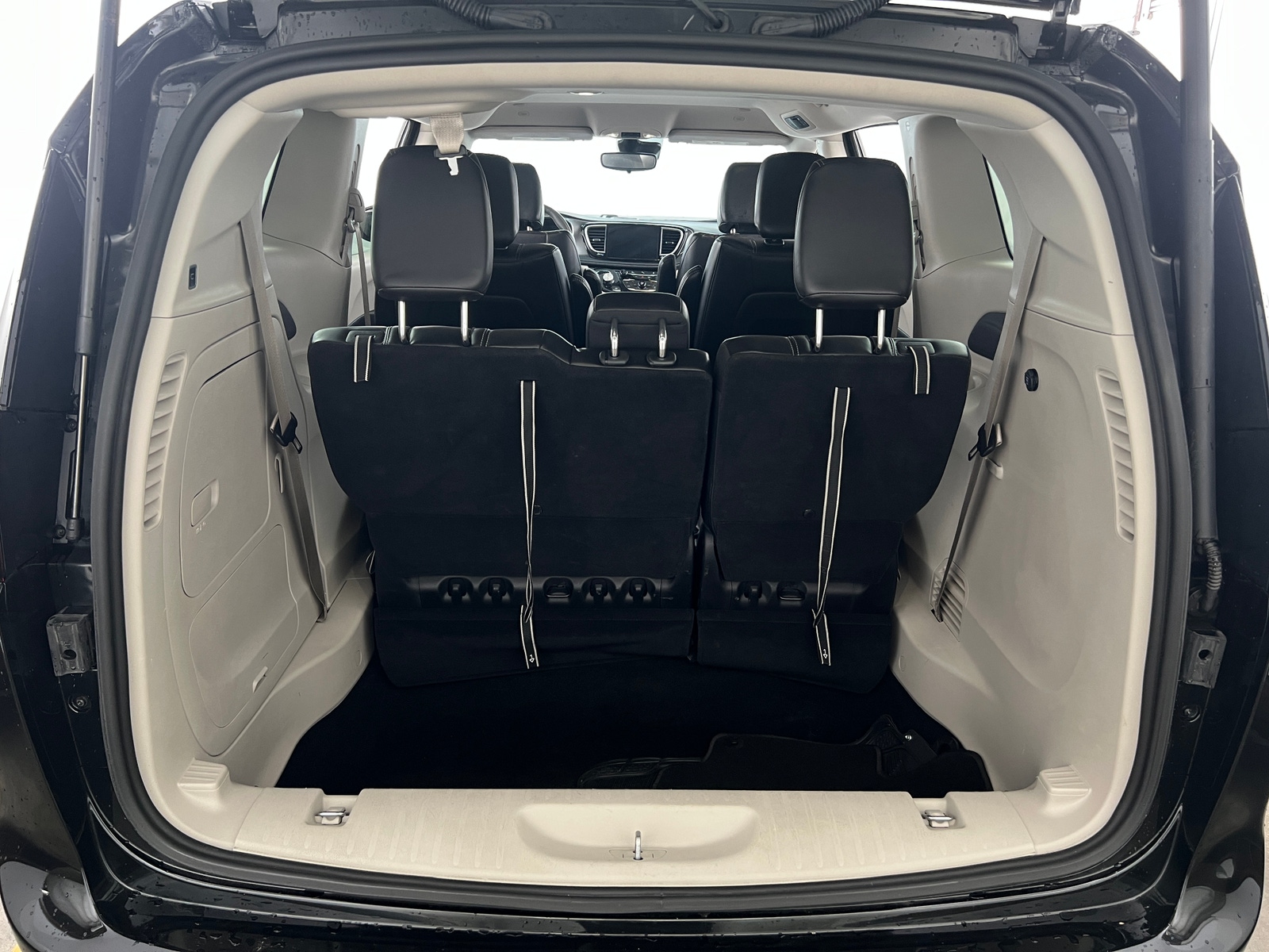 Thumbnail: 2023 Chrysler Pacifica - 6