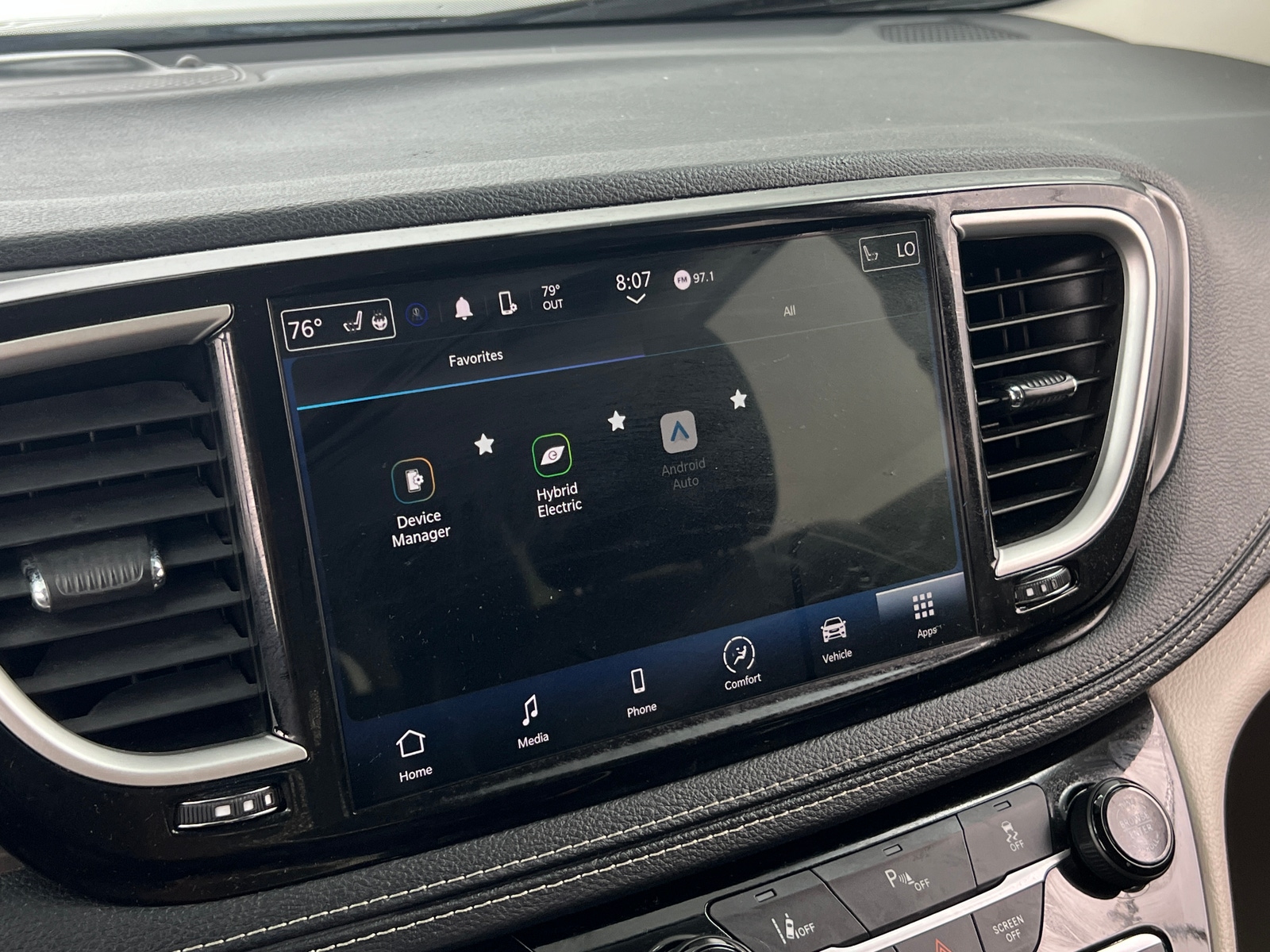 Thumbnail: 2023 Chrysler Pacifica - 3