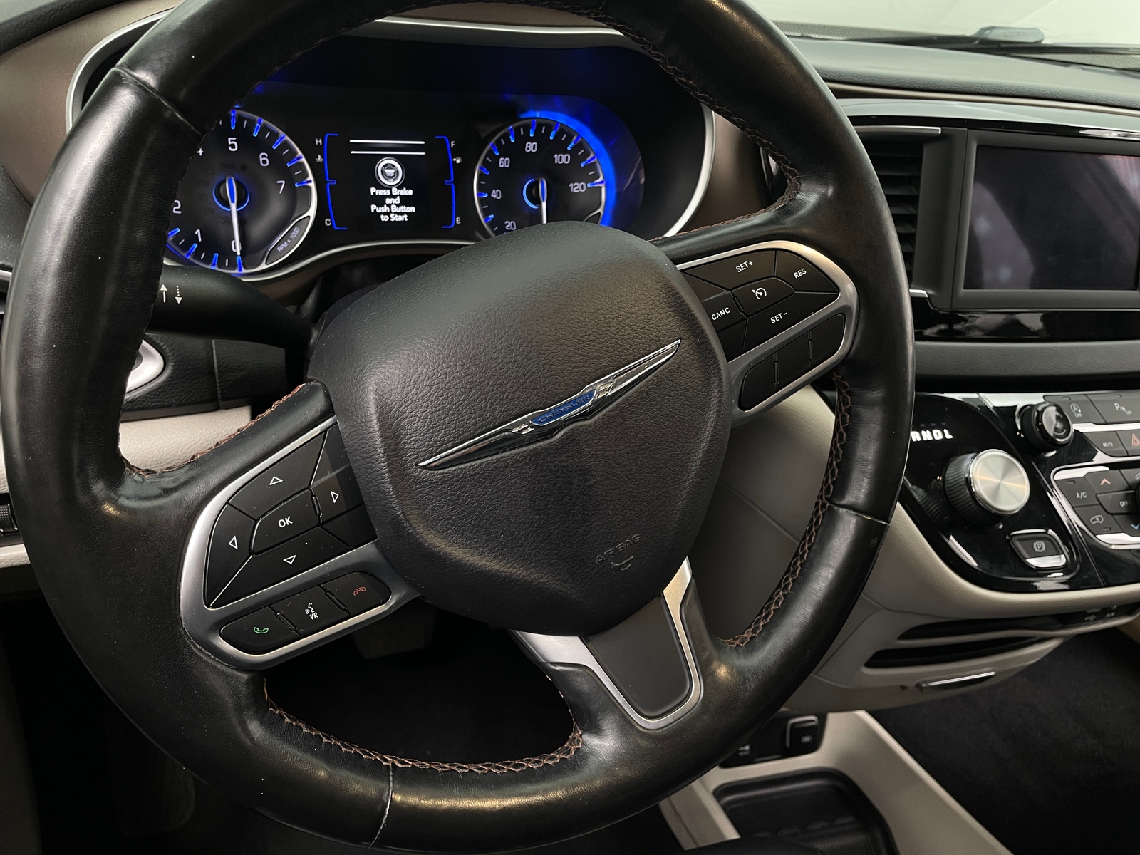 Thumbnail: 2019 Chrysler Pacifica - 4