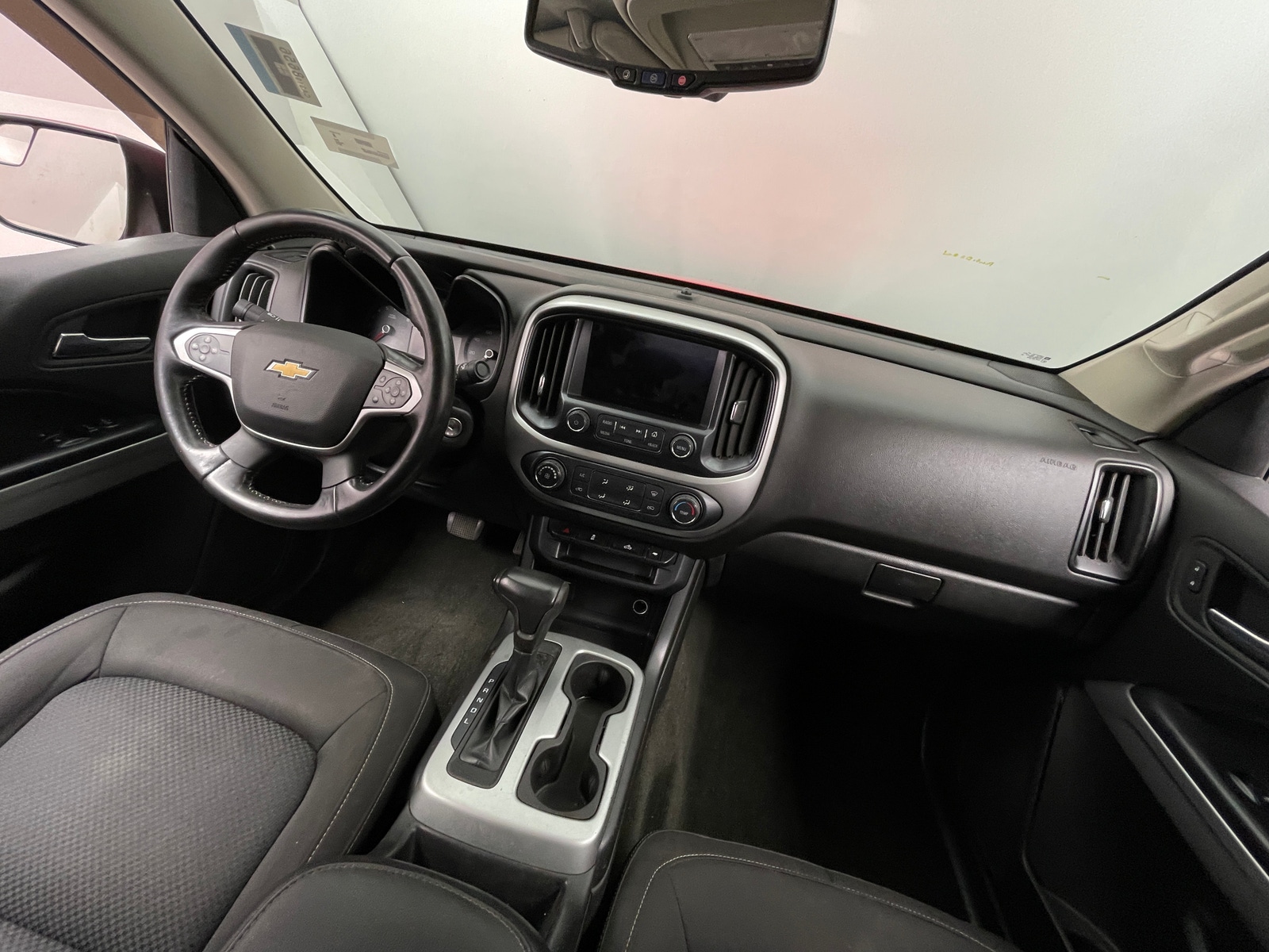 Thumbnail: 2017 Chevrolet Colorado - 3