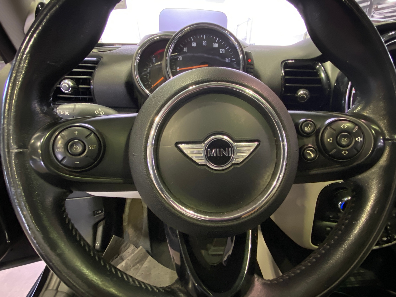 Thumbnail: 2016 MINI Cooper Clubman - 4