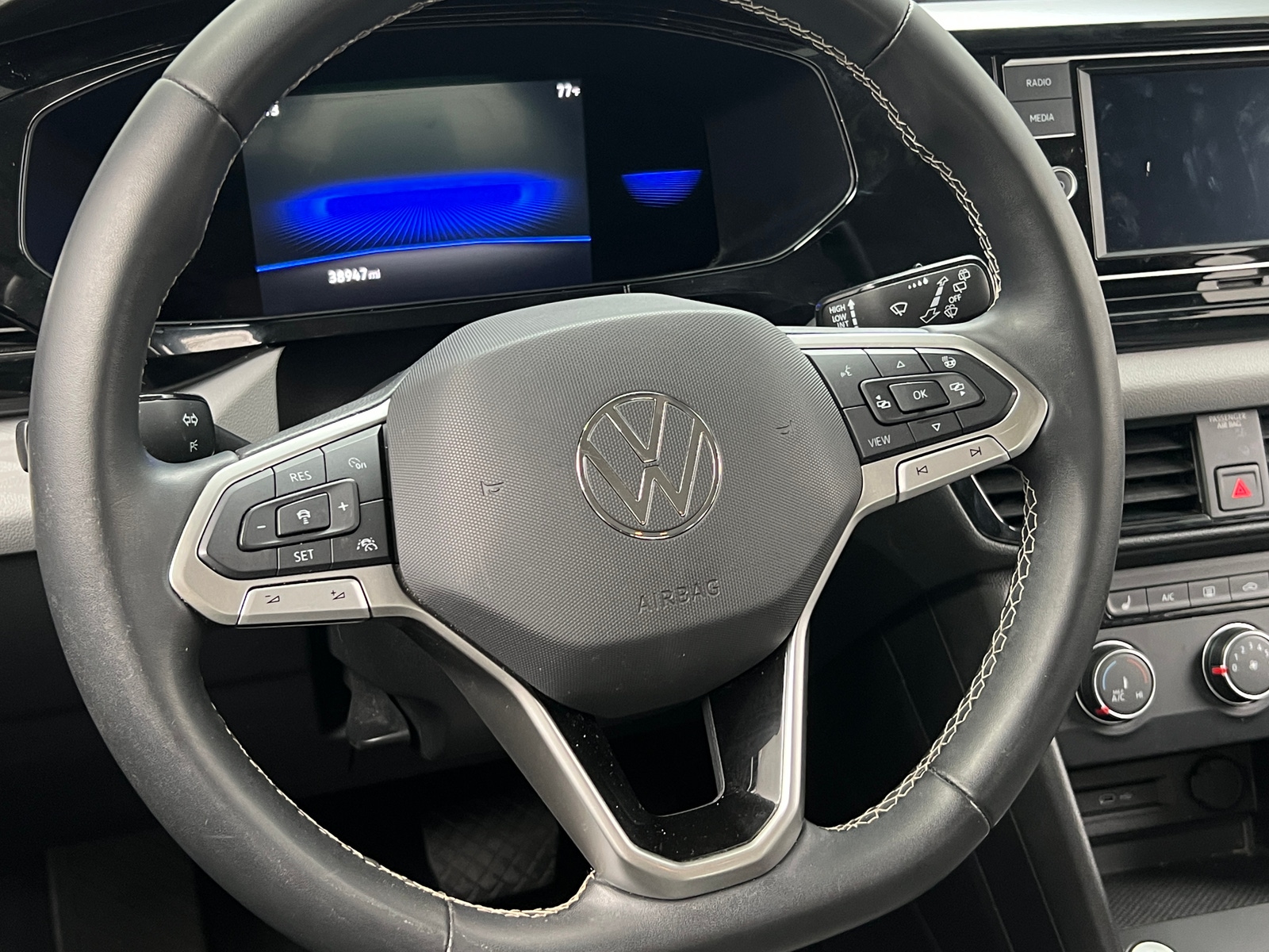 Thumbnail: 2022 Volkswagen Taos - 5