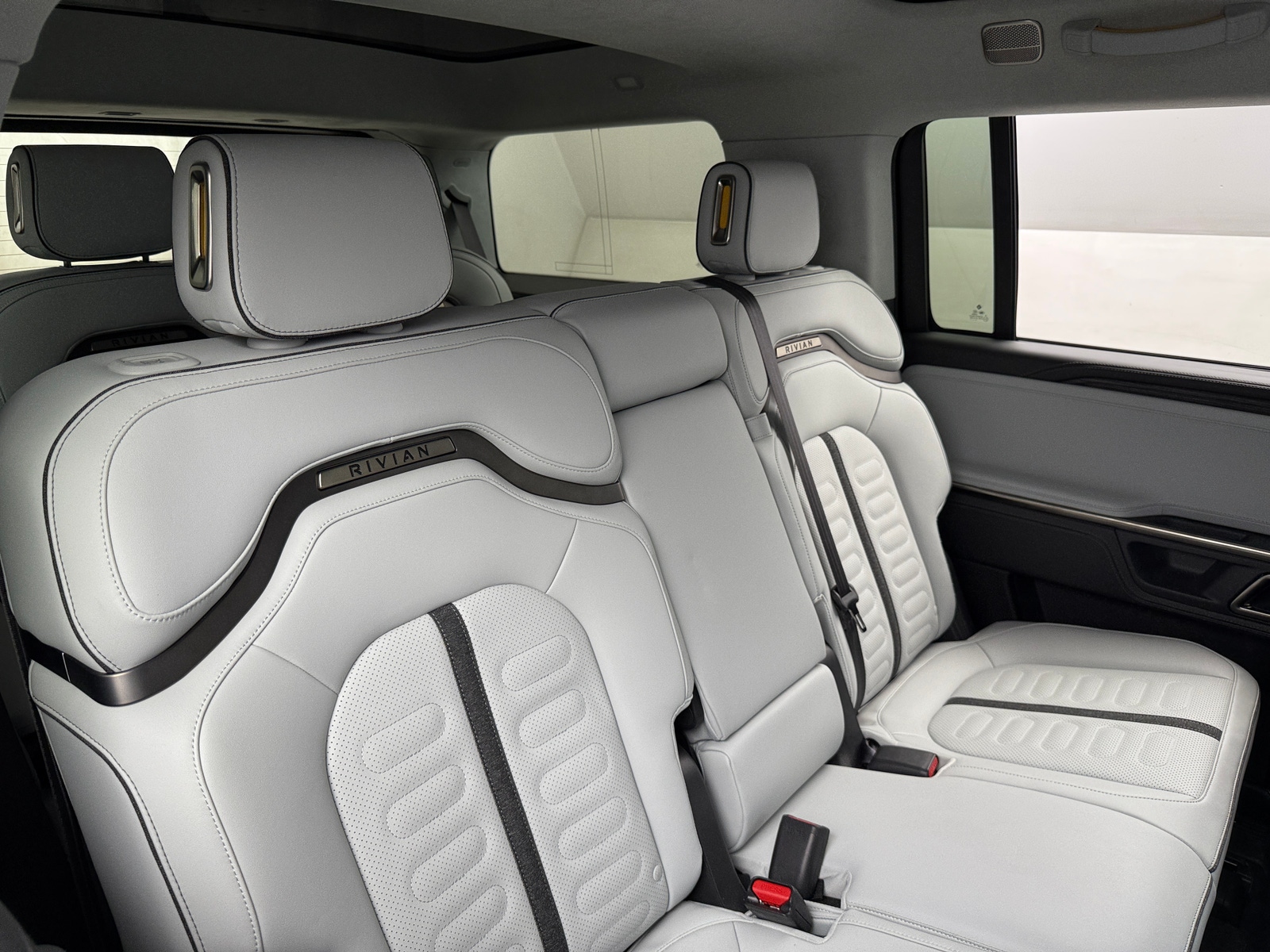 Thumbnail: 2023 Rivian R1S - 5