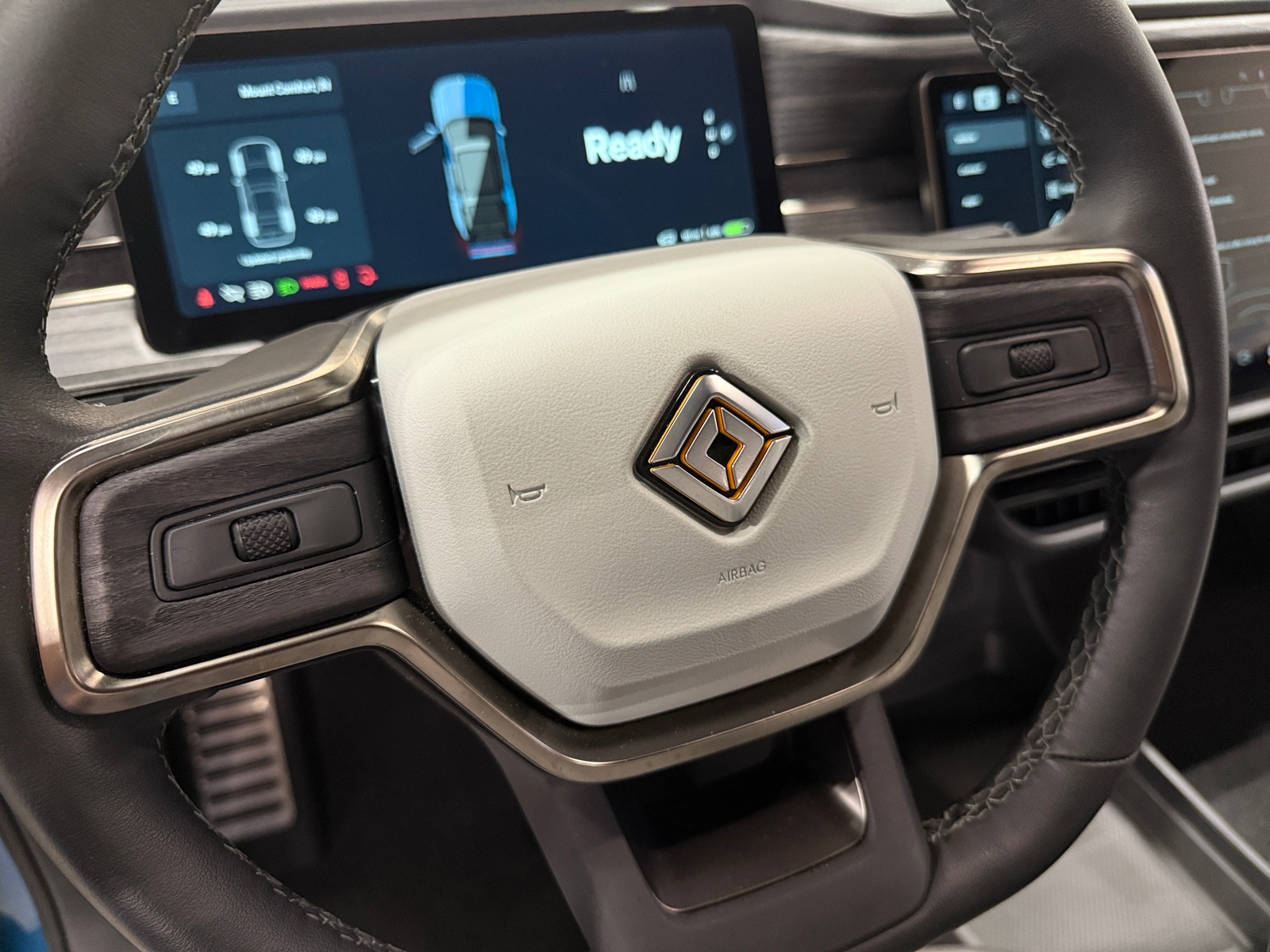 Thumbnail: 2023 Rivian R1S - 4