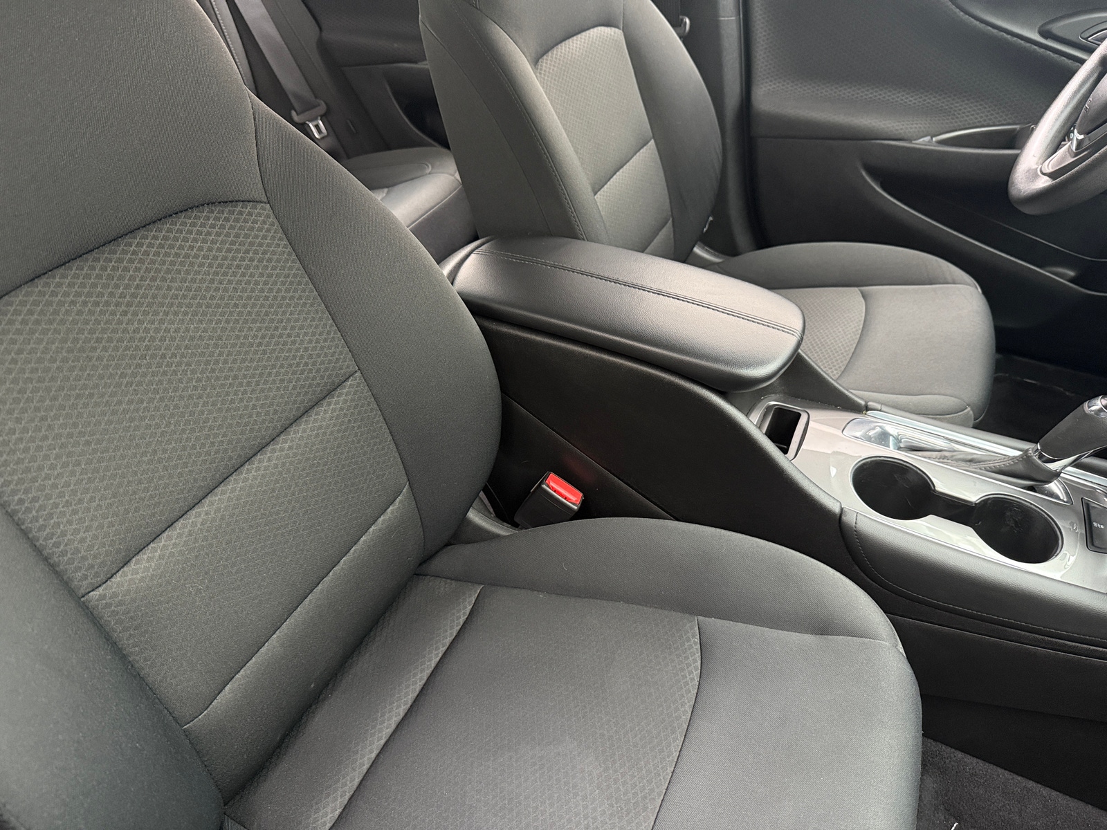 Thumbnail: 2017 Chevrolet Malibu - 2