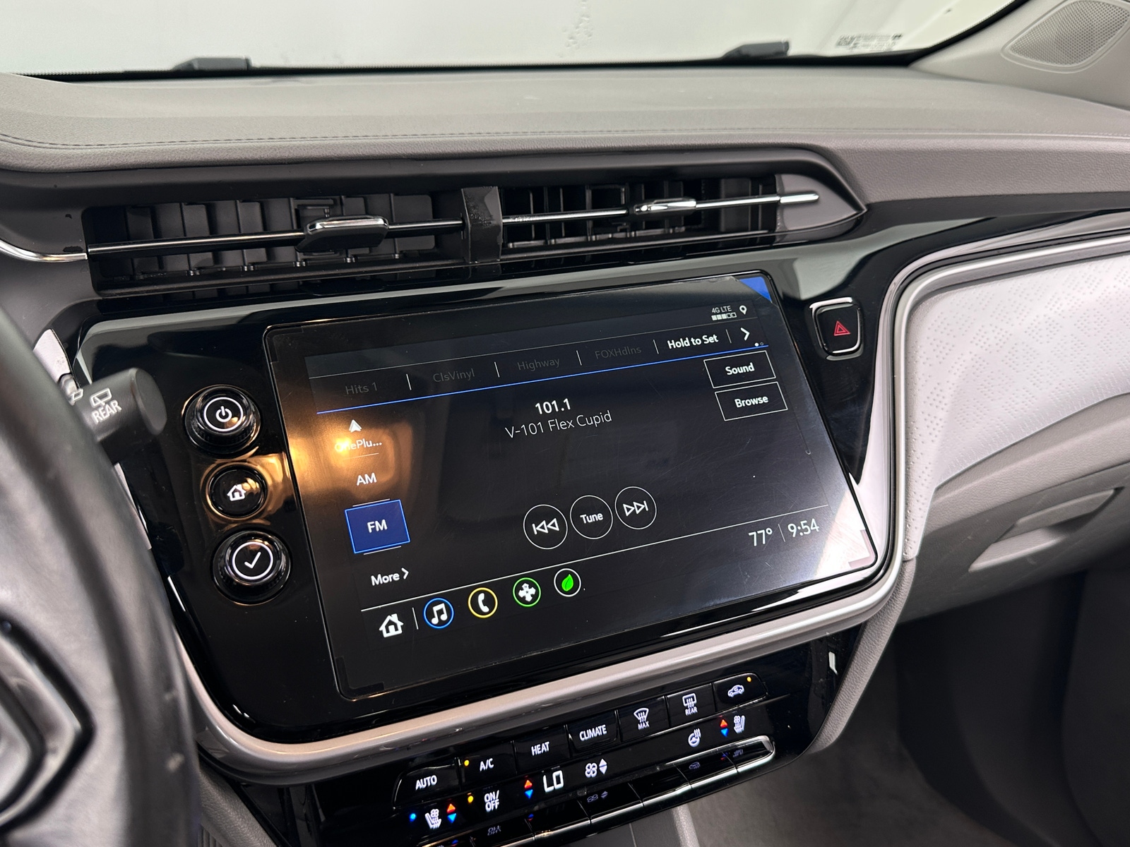 Thumbnail: 2023 Chevrolet Bolt EUV - 3