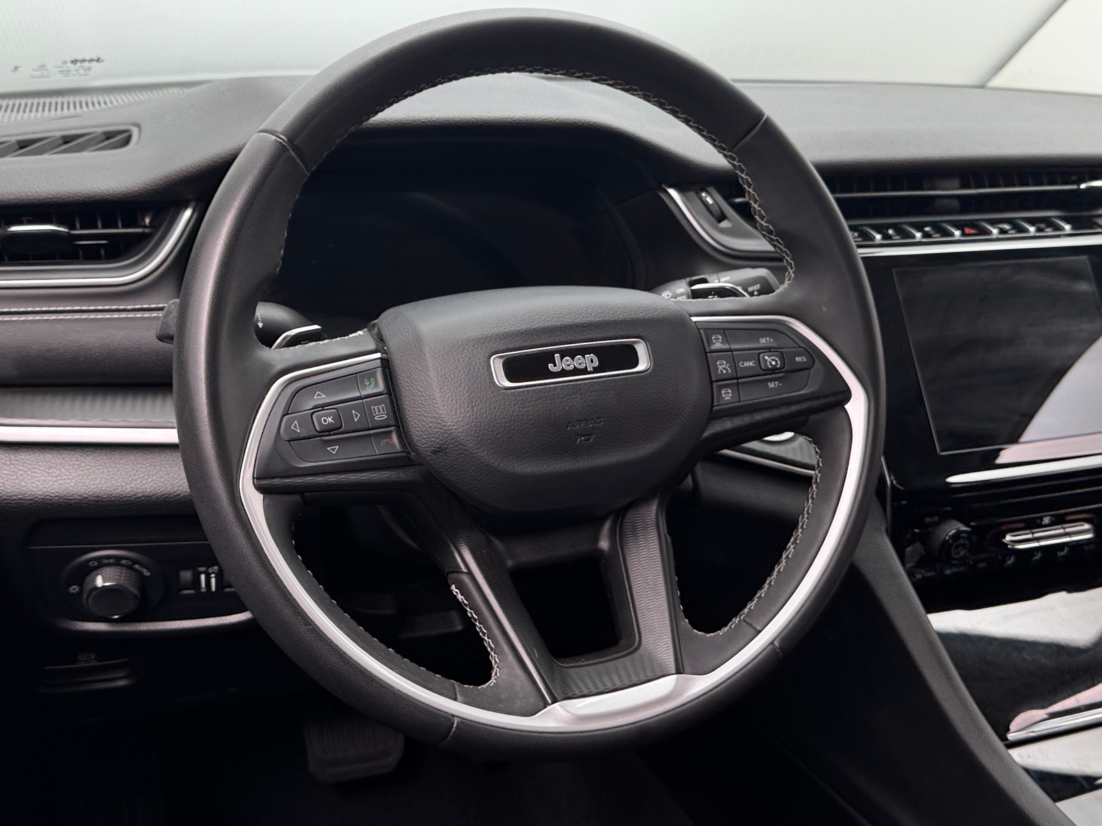 Thumbnail: 2023 Jeep Grand Cherokee L - 5